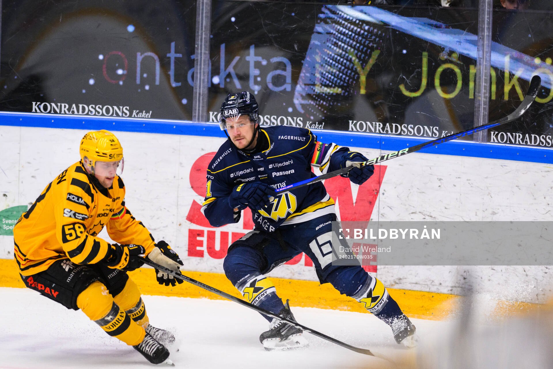 Skellefteås Oskar Nilsson och HV71s Simon Önerud