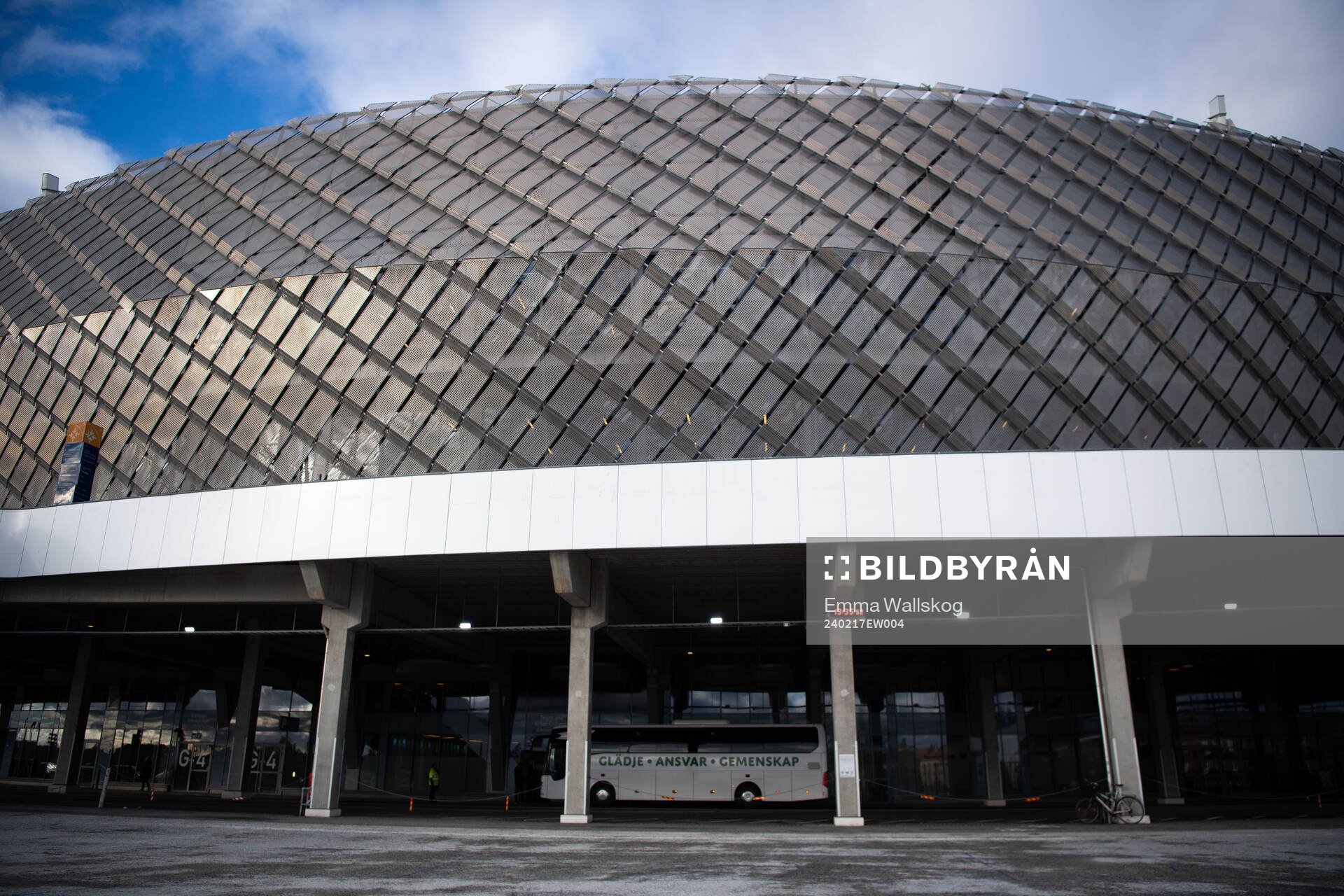 Västerås spelarbuss utanför Tele2 Arena