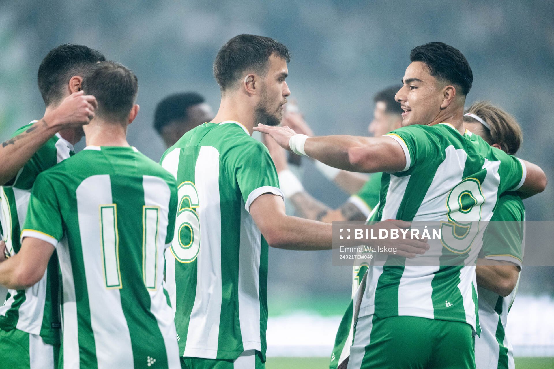 Hammarbys August Mikkelsen jublar med Jusef Erabi och Pavle