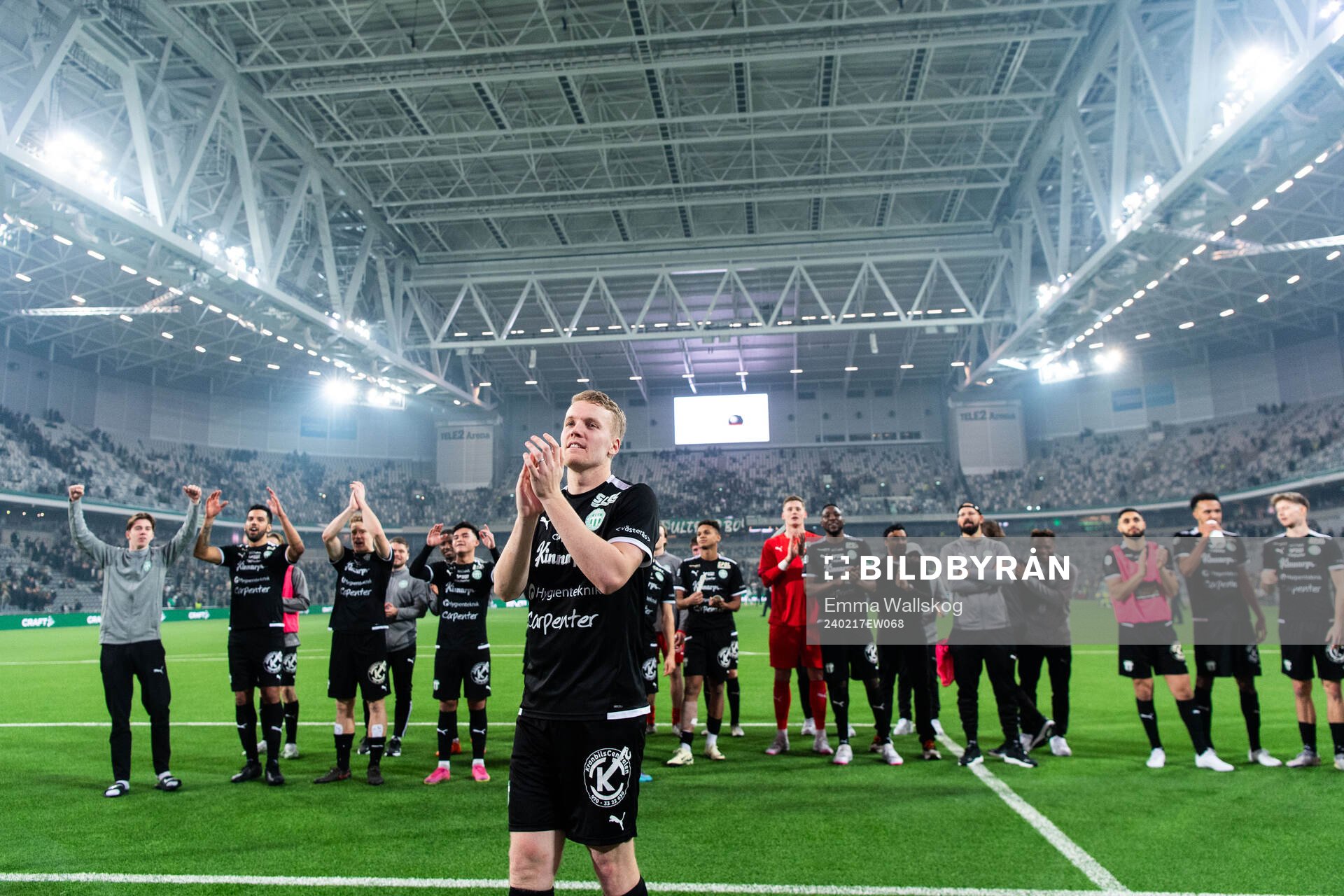 Västerås SKs Simon Johansson jublar med lagkamrater