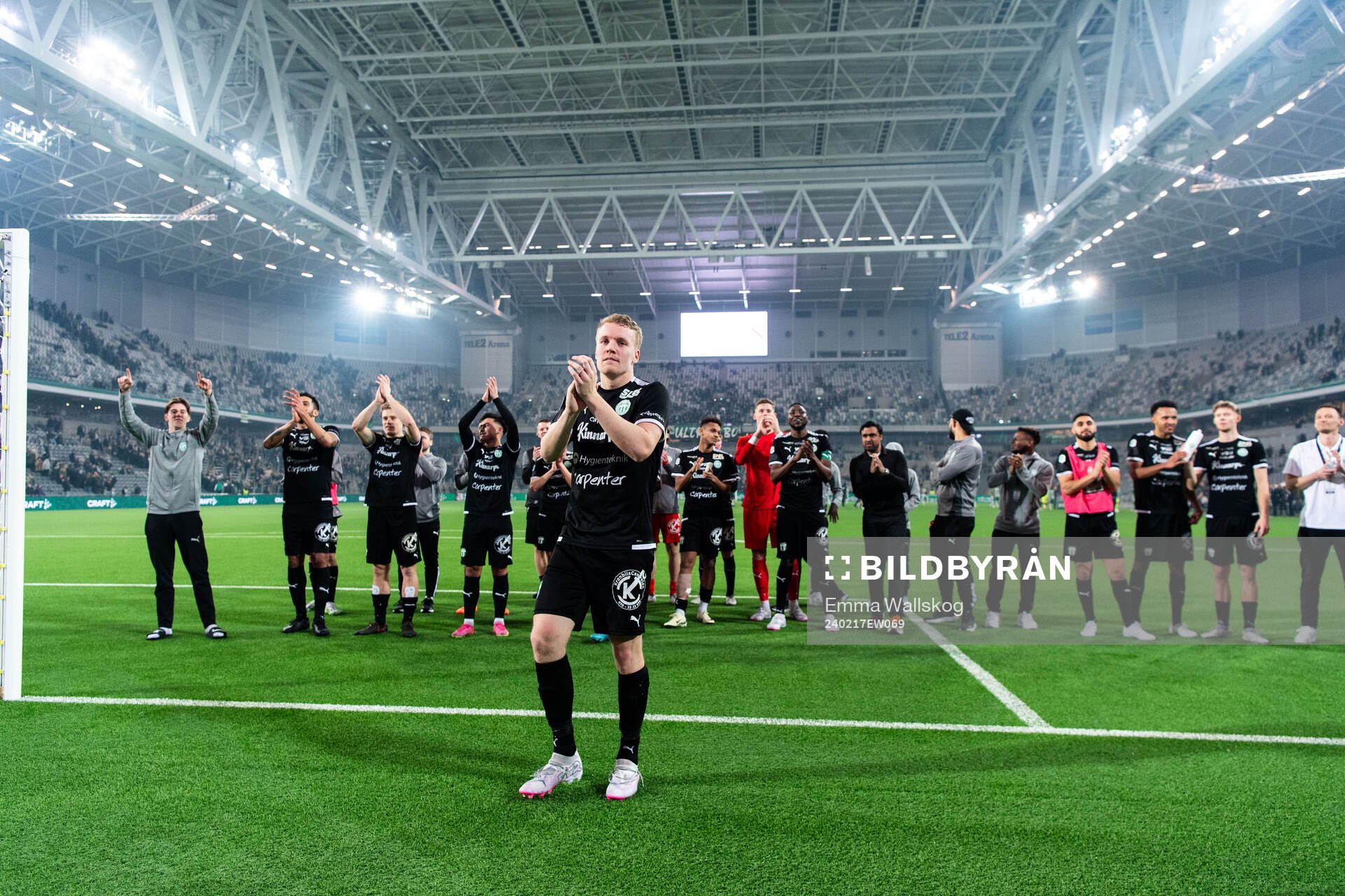 Västerås SKs Simon Johansson jublar med lagkamrater