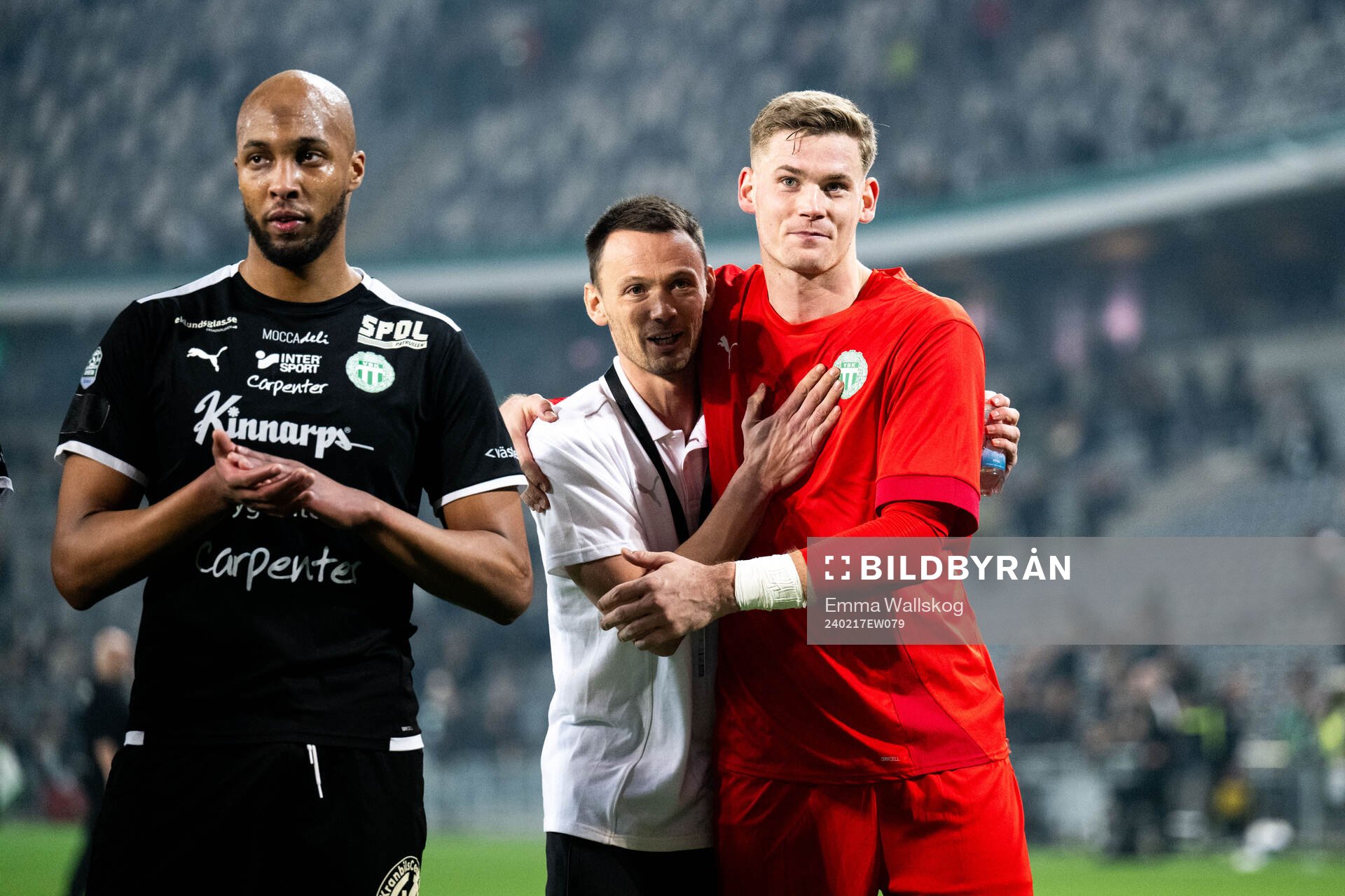 Västerås SKs målvakt Anton Fagerström och målvakt Johan Brattberg jublar efter fotbollsmatchen i Svenska Cupen mellan Hammarby och Västerås SK den 17 februari 2024 i Stockholm.