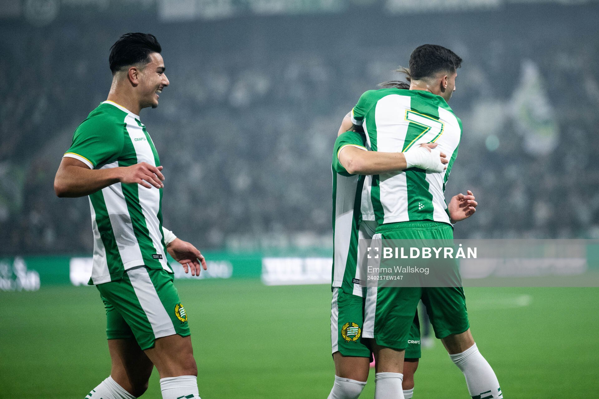 Hammarbys August Mikkelsen jublar med Jusef Erabi och