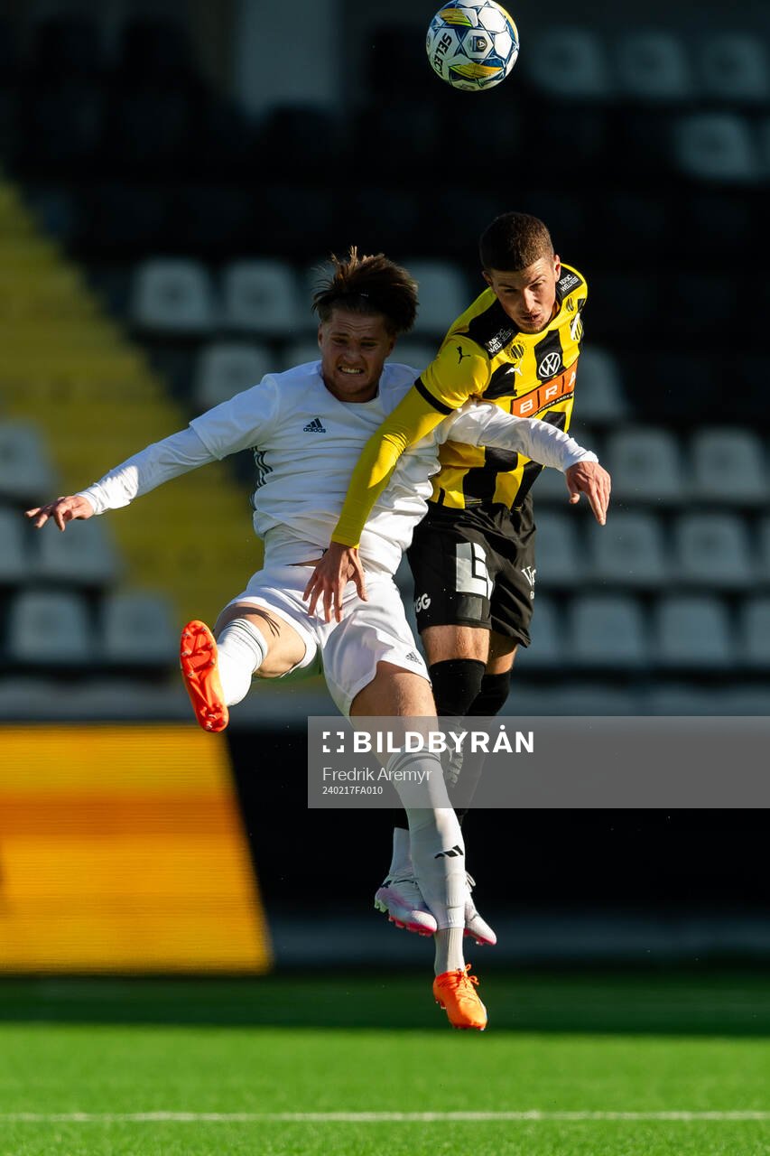 Östersunds Sebastian Karlsson Grach och Häckens Nikola