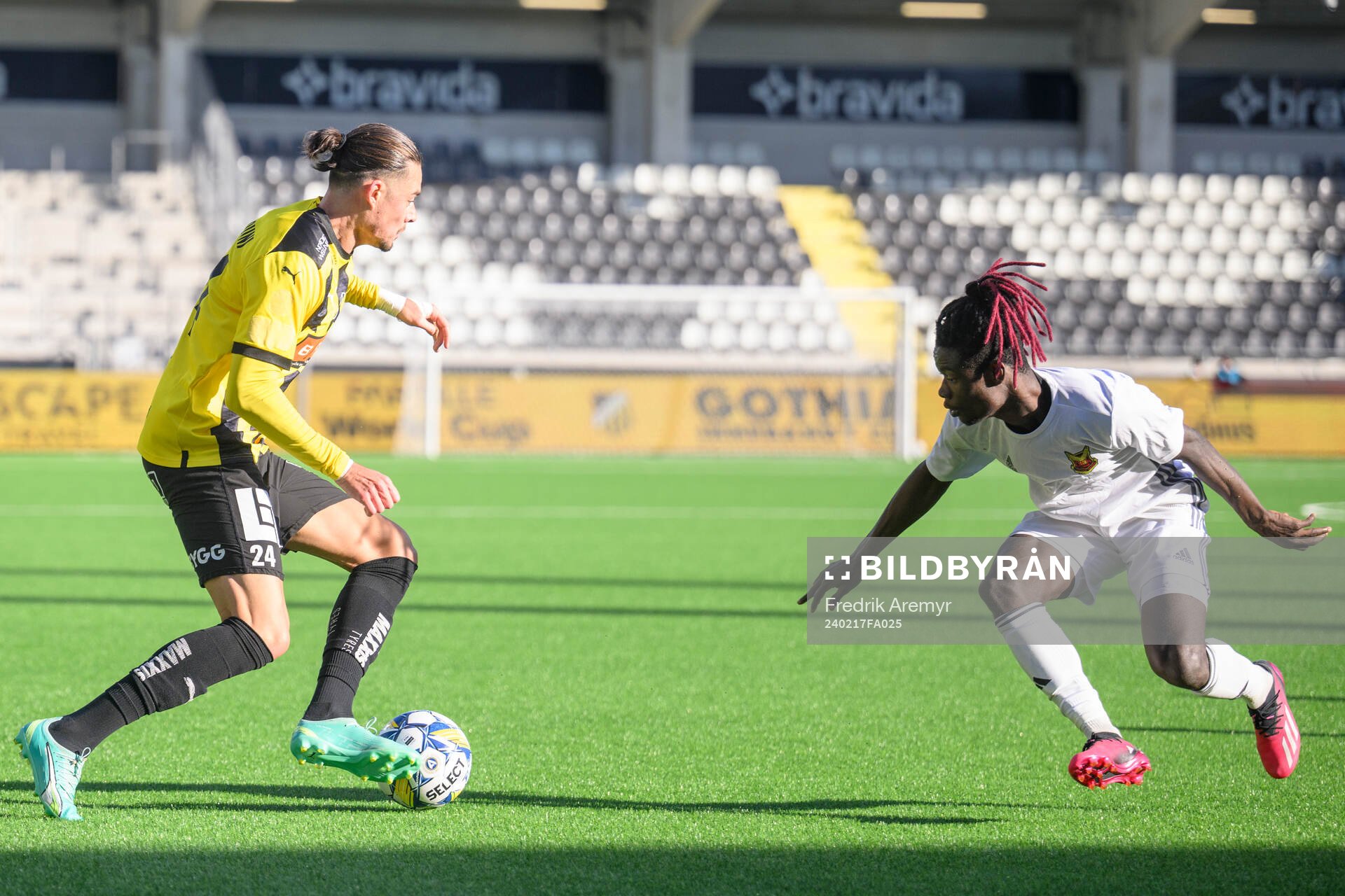 BK Häckens Amor Layouni och Östersunds Yannick Armel