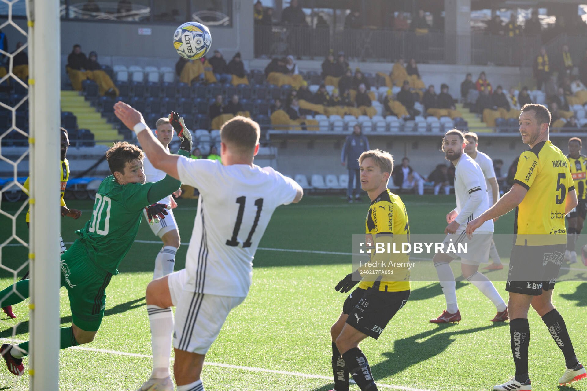 BK Häckens Abdulrazaq Ishaq  gör 2-0 bakom Östersunds