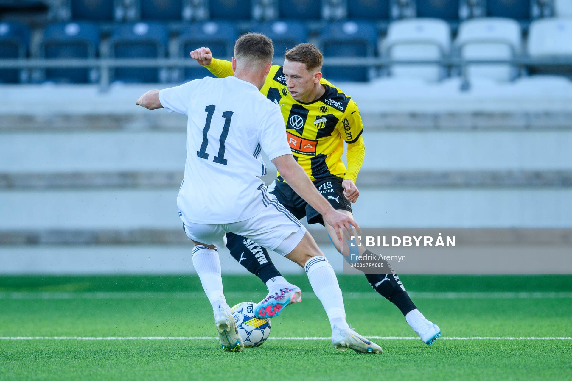 Östersunds Mykola Musolitin och BK Häckens Julius Lindberg