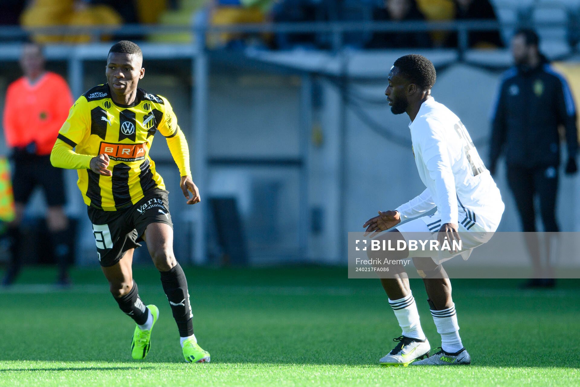 BK Häckens Akoua Romeo Amane och Östersunds Mansour Sinyan