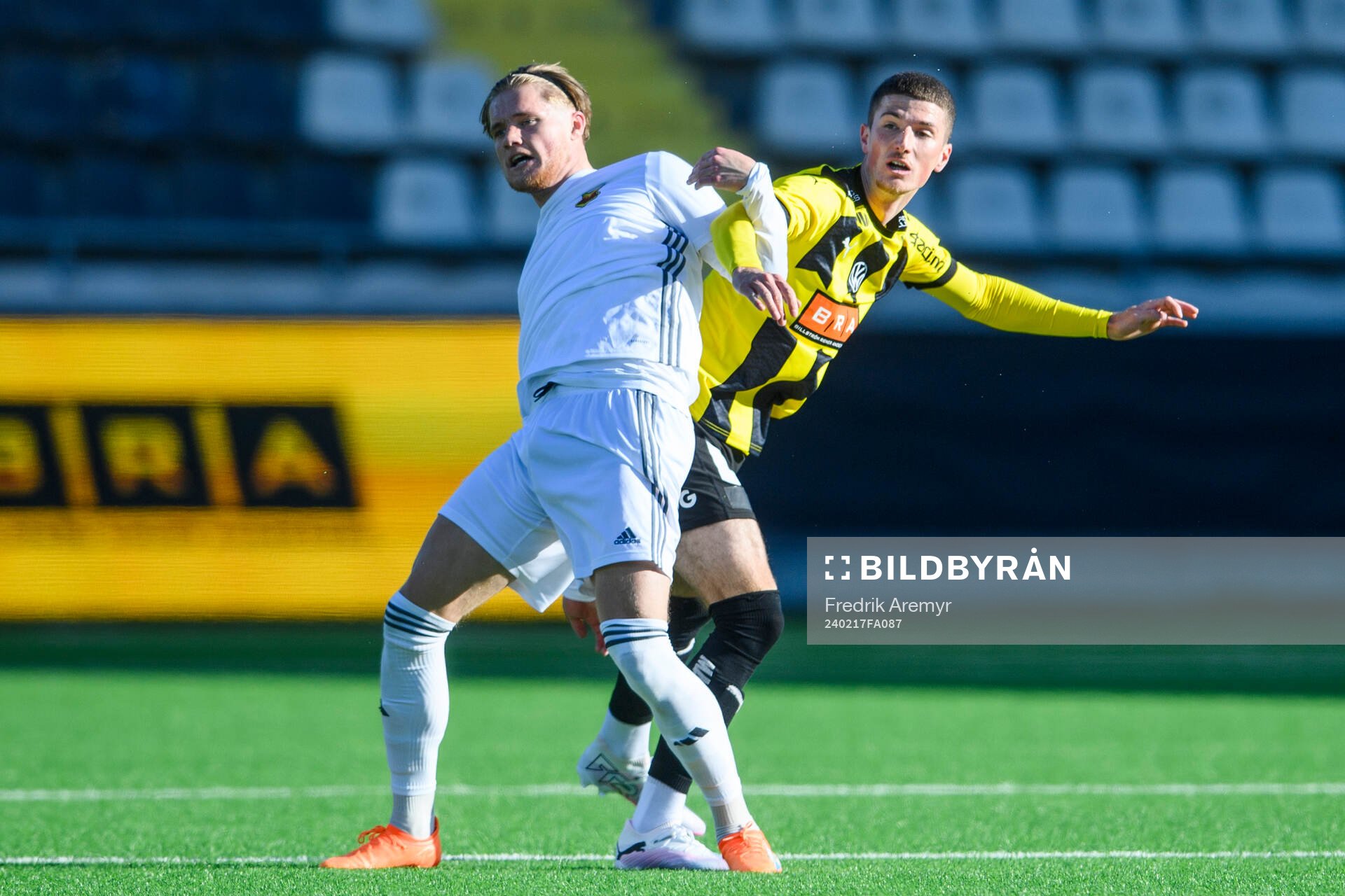 Östersunds Sebastian Karlsson Grach och BK Häckens Nikola