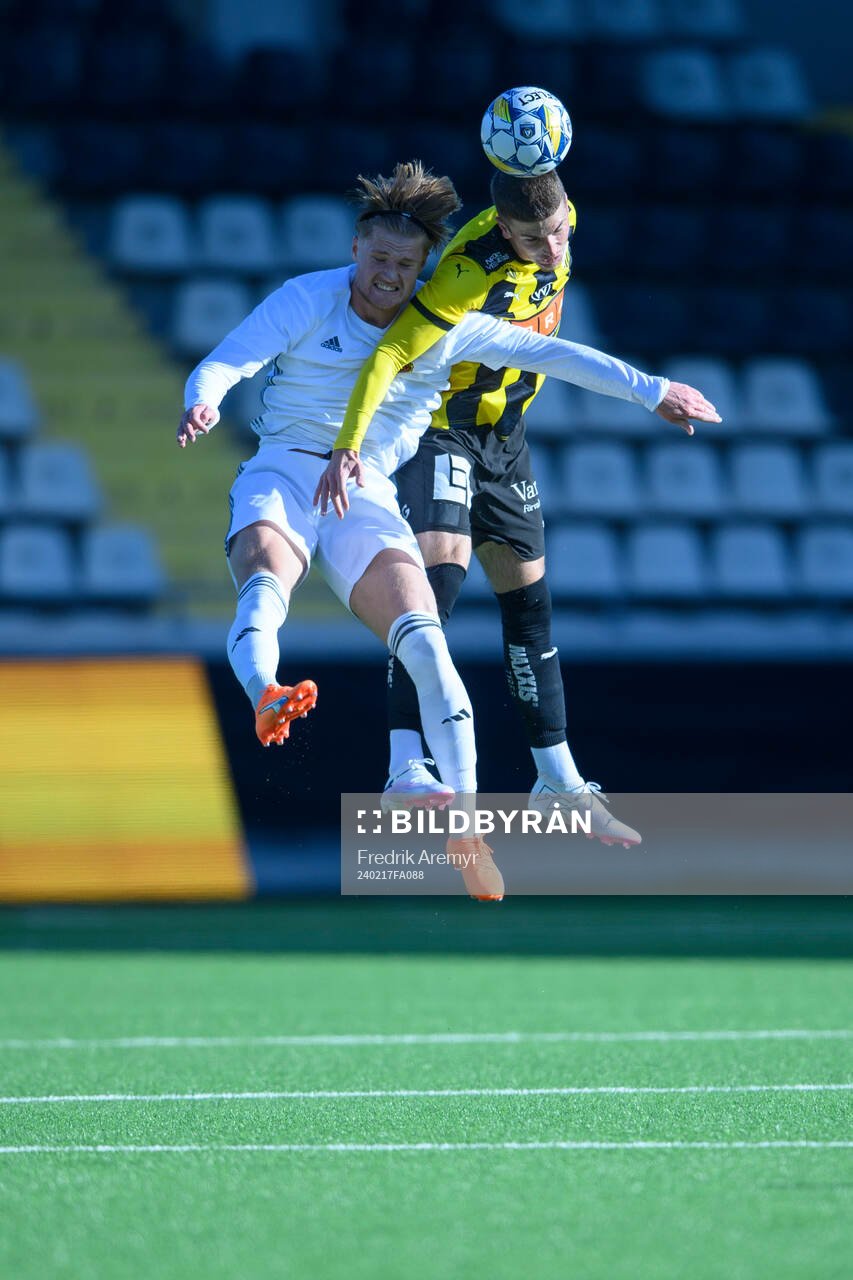 Östersunds Sebastian Karlsson Grach och BK Häckens Nikola