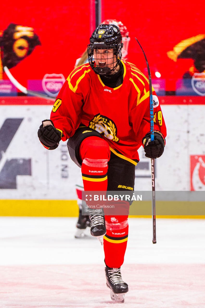 Brynäs Julia Östlund jublar