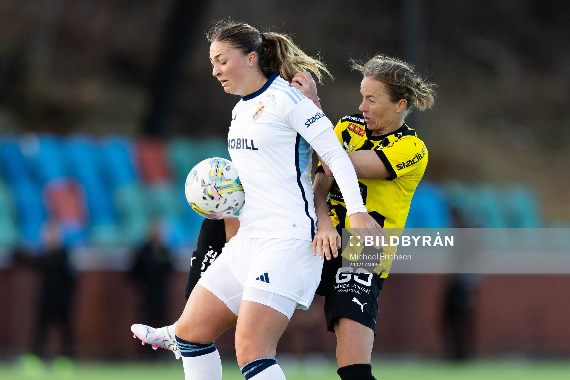 Djurgårdens Olivia Ländin Sjöblom och Häckens  Aivi Luik