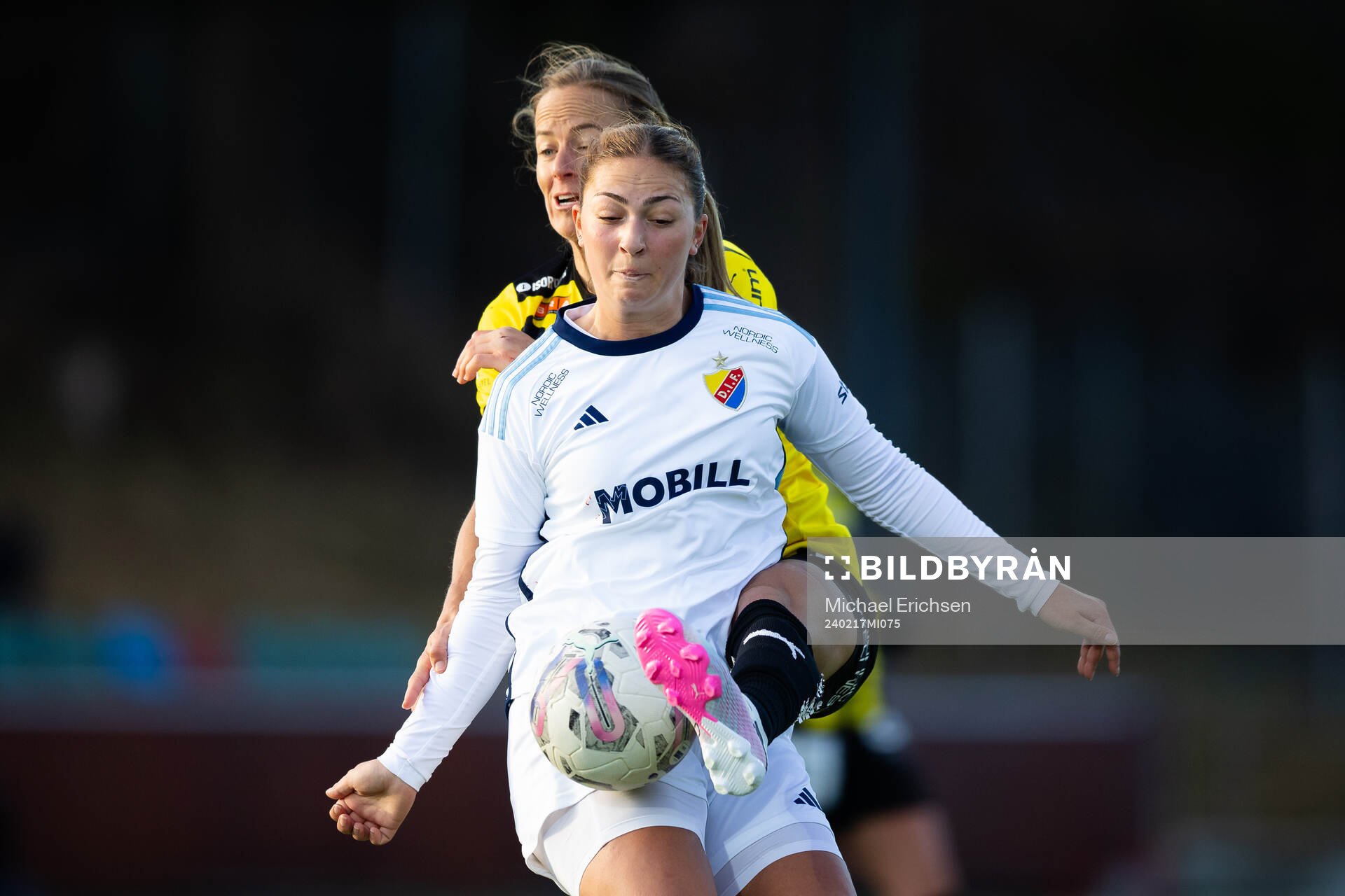 Djurgårdens Olivia Ländin Sjöblom och Häckens  Aivi Luik