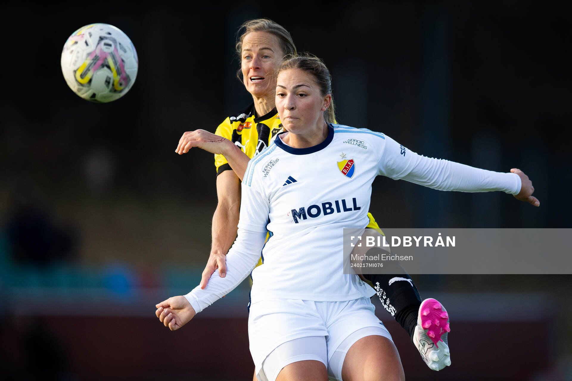 Djurgårdens Olivia Ländin Sjöblom och Häckens  Aivi Luik
