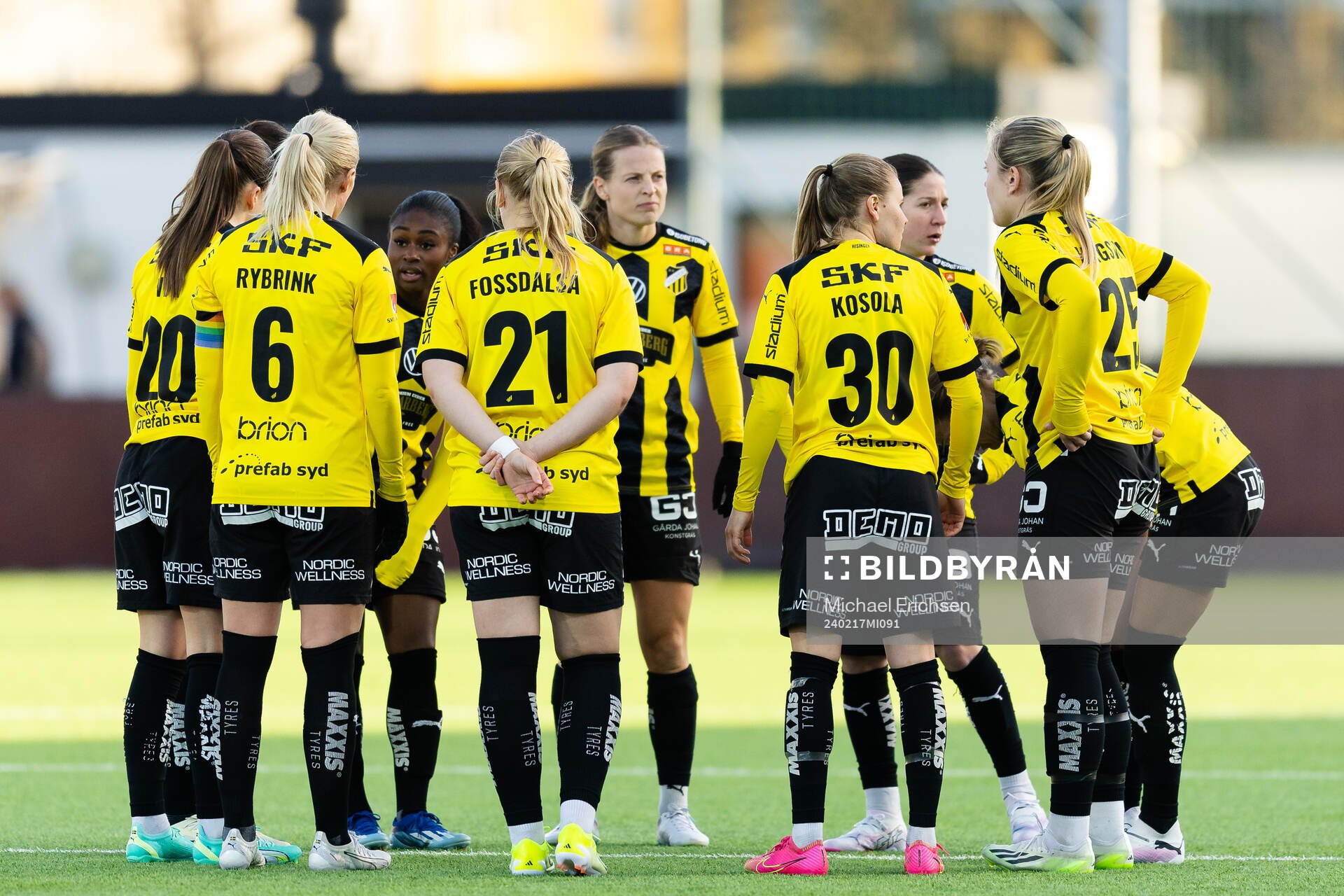 Häckens spelare samlade innan andra halvleken av