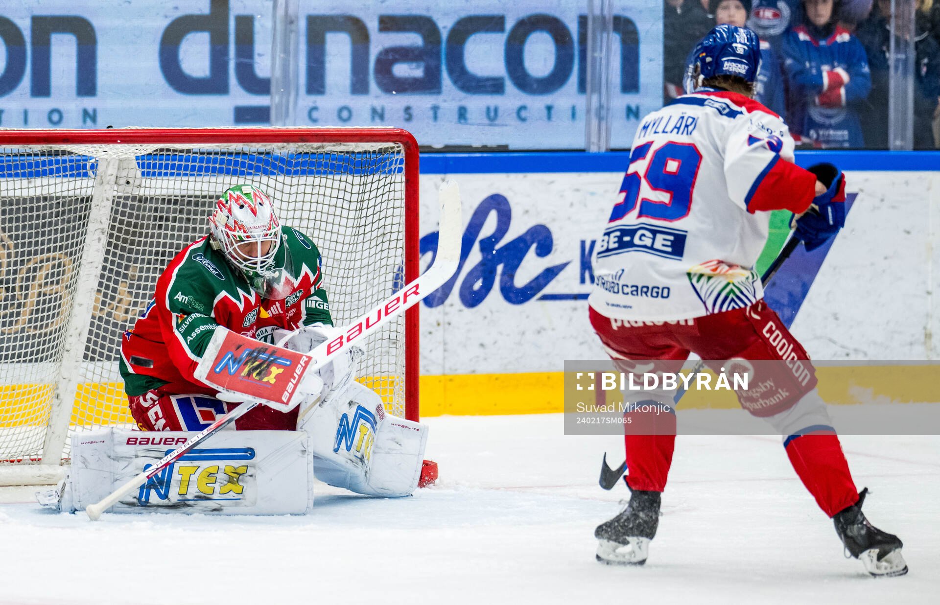 Frölundas målvakt Frans Tuohimaa och Oskarshamns Anton