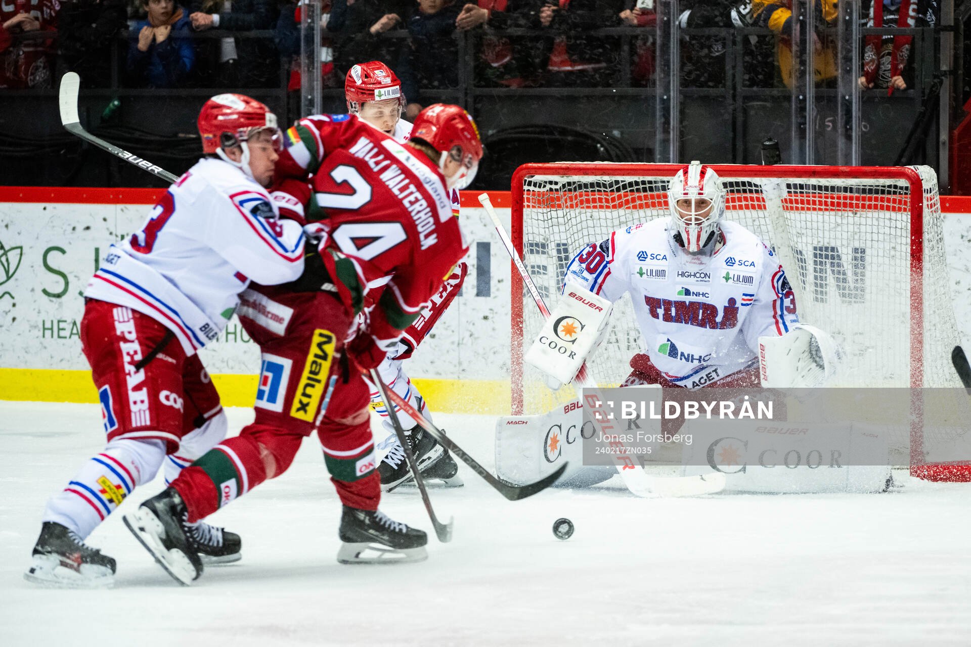 MoDos Erik Walli Walterholm gör 6-1 på Timrås målvakt