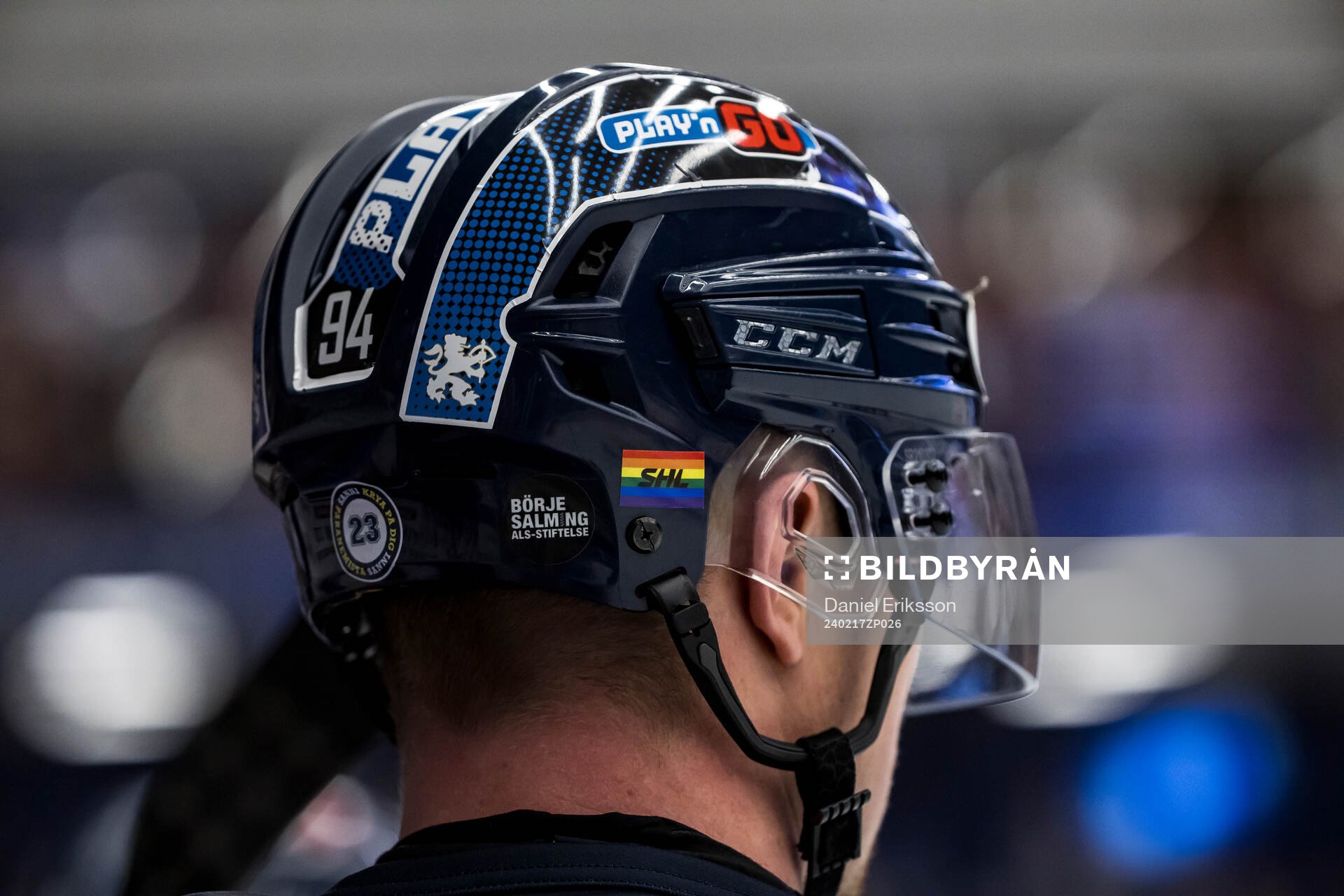 Växjös hjälm med pride sticker