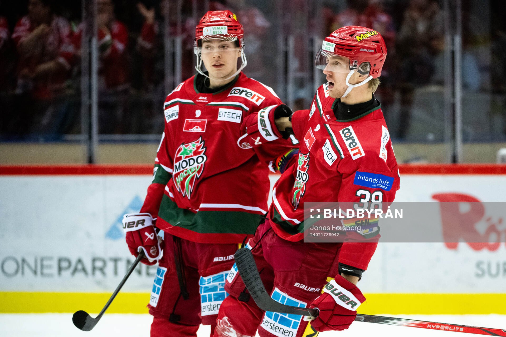 MoDos Johan Södergran jublar