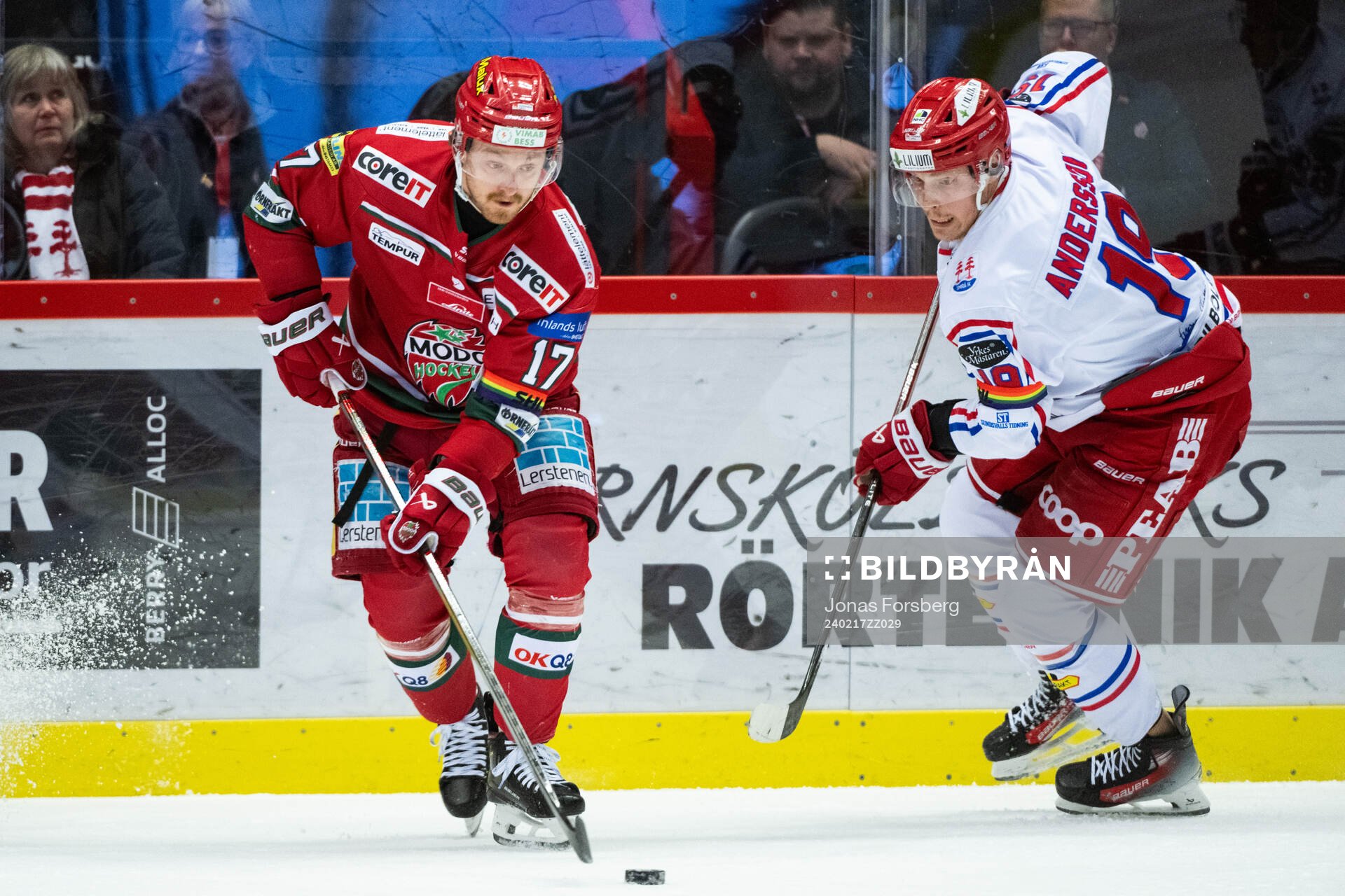 MoDos Riley Woods och Timrås Erik Andersson