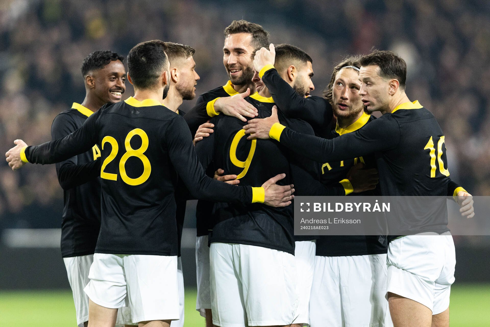 AIKs Omar Faraj jublar med lagkamrater efter 3-1 under fotbollsmatchen i Svenska Cupen mellan AIK och Örebro den 18 februari 2024 i Stockholm.