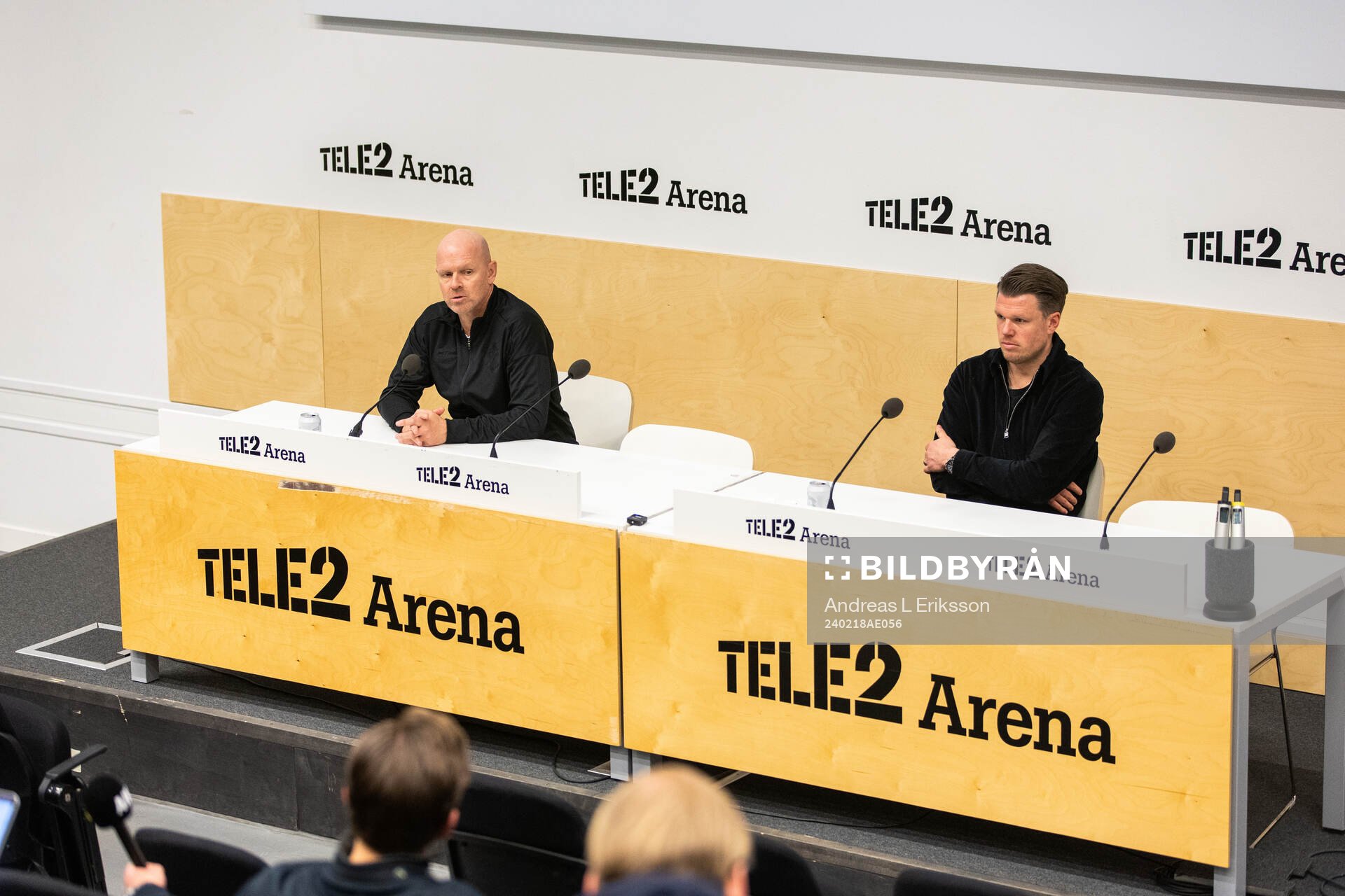 AIKs tränare Henning Berg och Örebros huvudtränare Christian Järdler under presskonferensen efter fotbollsmatchen i Svenska Cupen mellan AIK och Örebro den 18 februari 2024 i Stockholm.