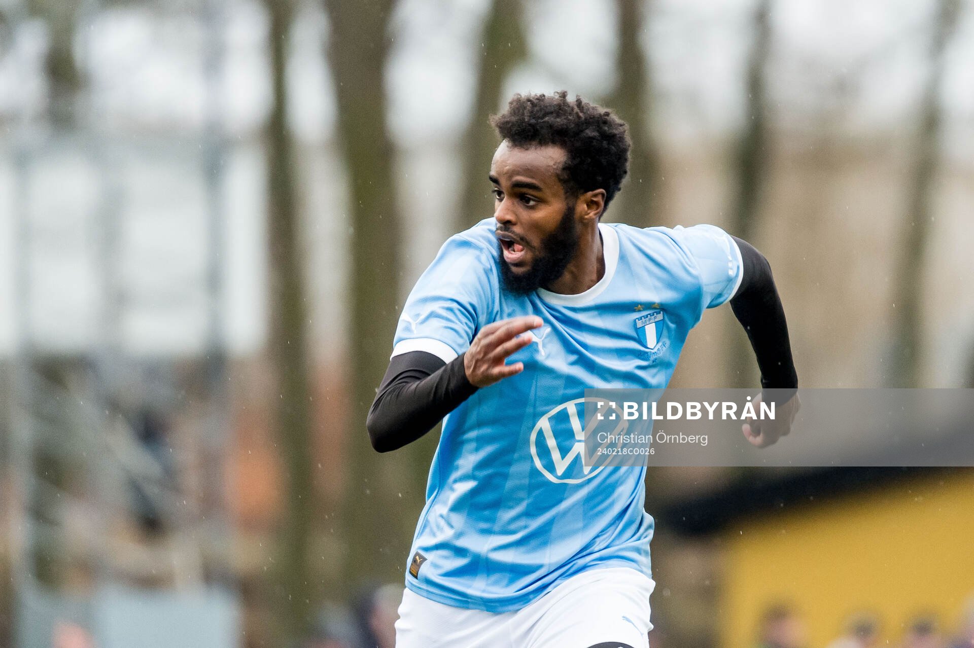 Malmö FFs Mubarak Mohamud Nuh under träningsmatchen mellan Malmö FF och Falkenbergs FF den 18 februari 2024 i Malmö. 