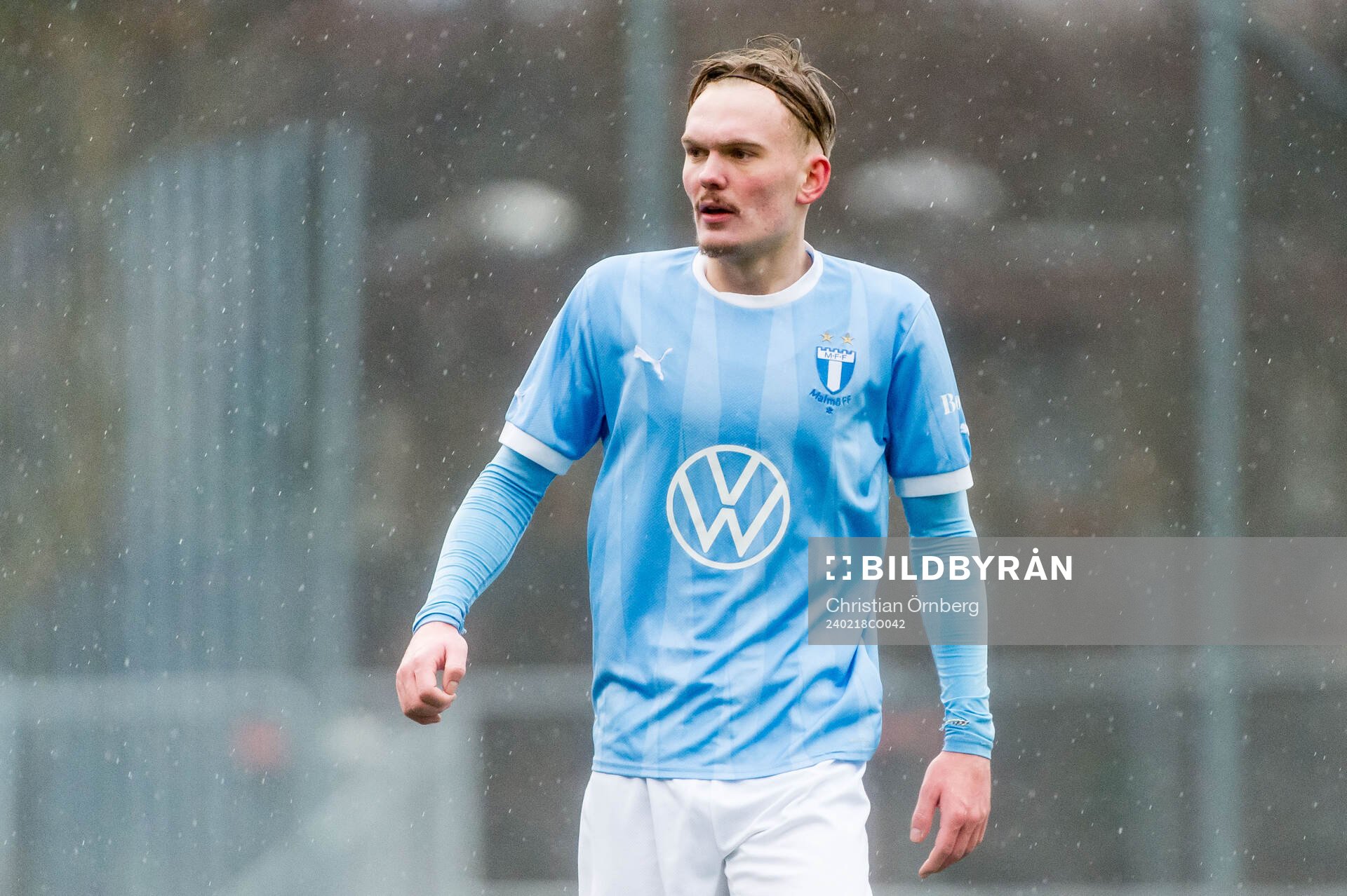 Malmö FFs Wille Persson under träningsmatchen mellan Malmö FF och Falkenbergs FF den 18 februari 2024 i Malmö. 