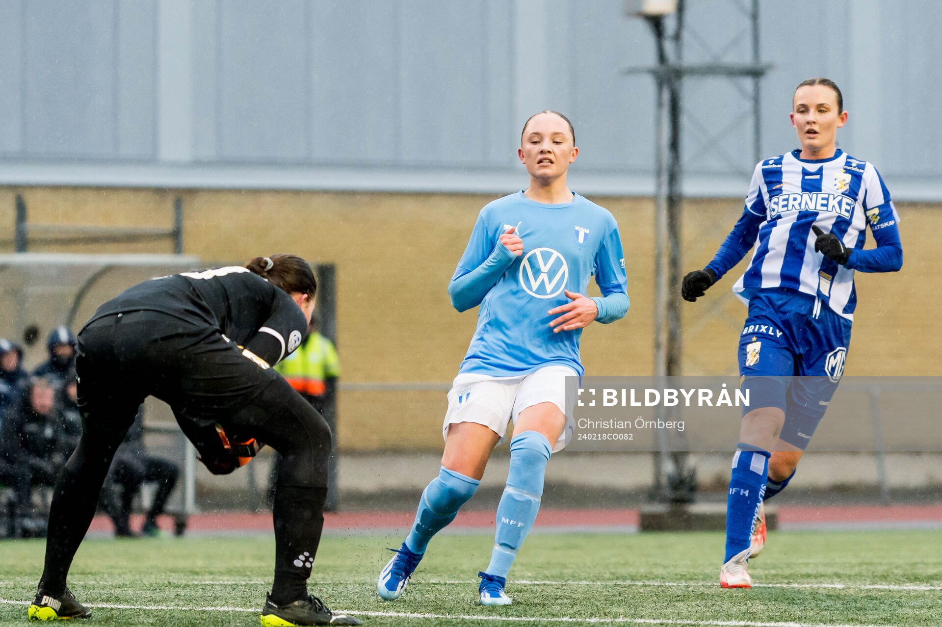 Malmö FFs Nova Rolfsson och IFK Göteborgs målvakt Lisa
