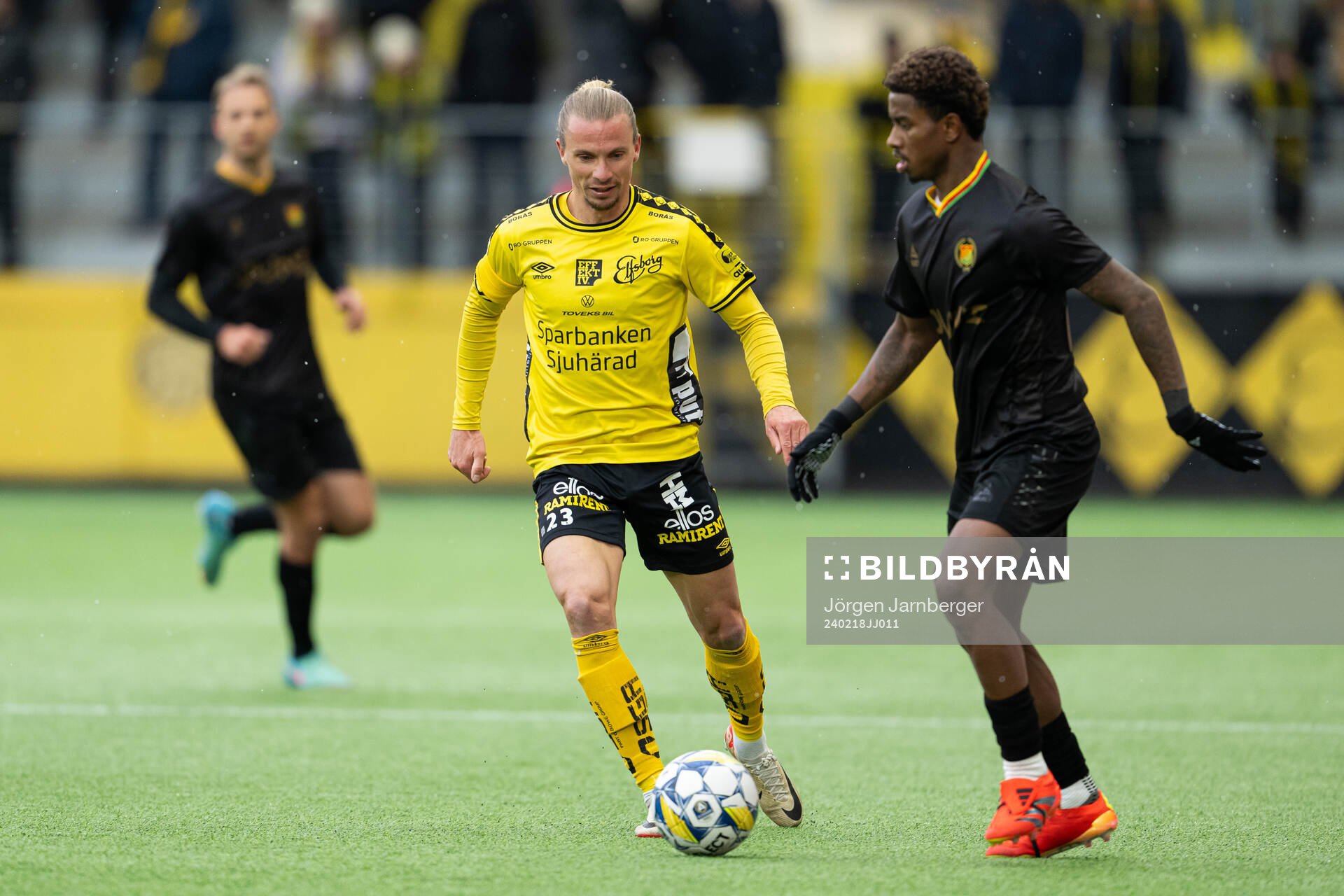 Elfsborgs Niklas Hult och GAISs Chovanie Amatkarijo
