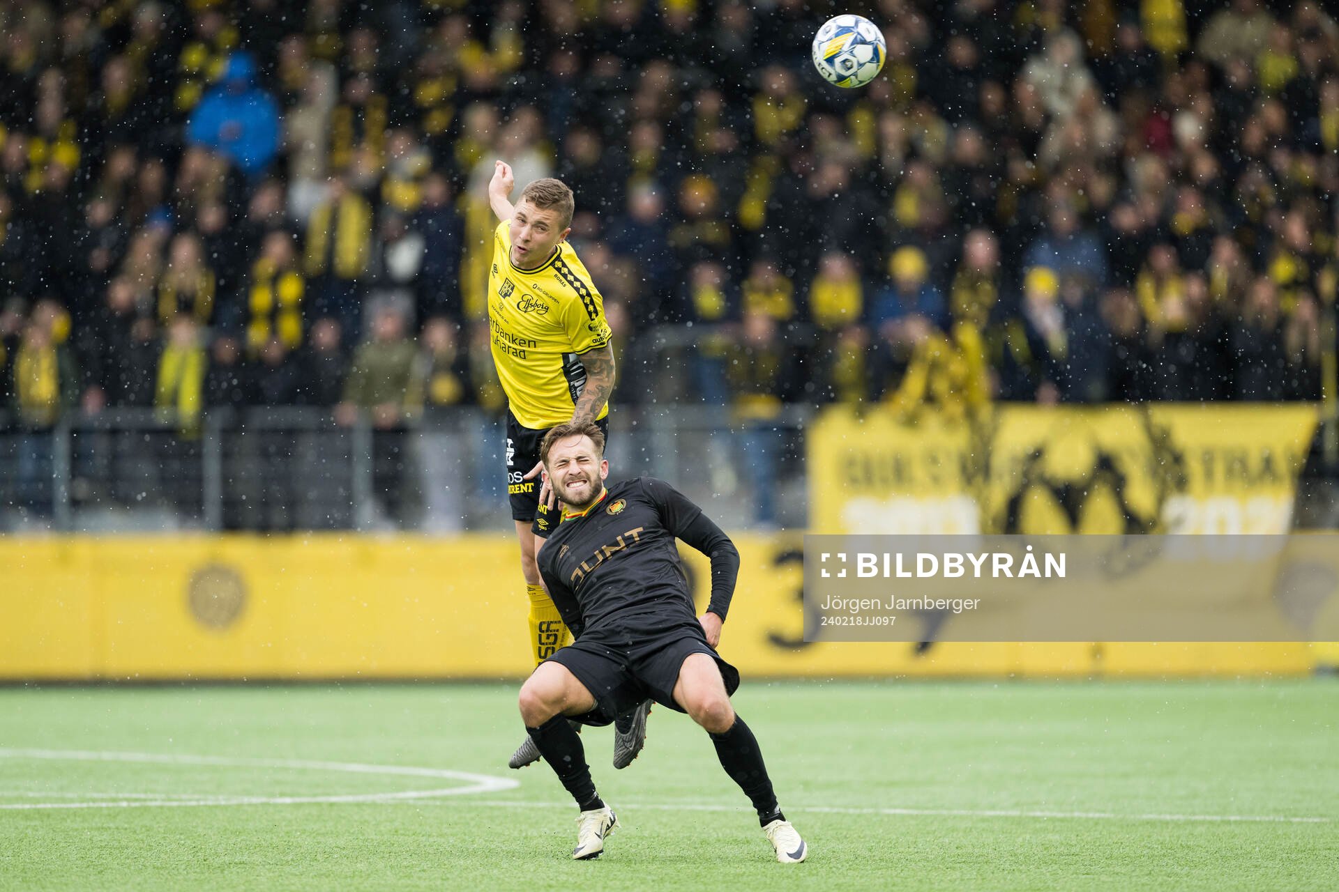 Elfsborgs Sebastian Holmén och GAISs Jack Cooper-Love