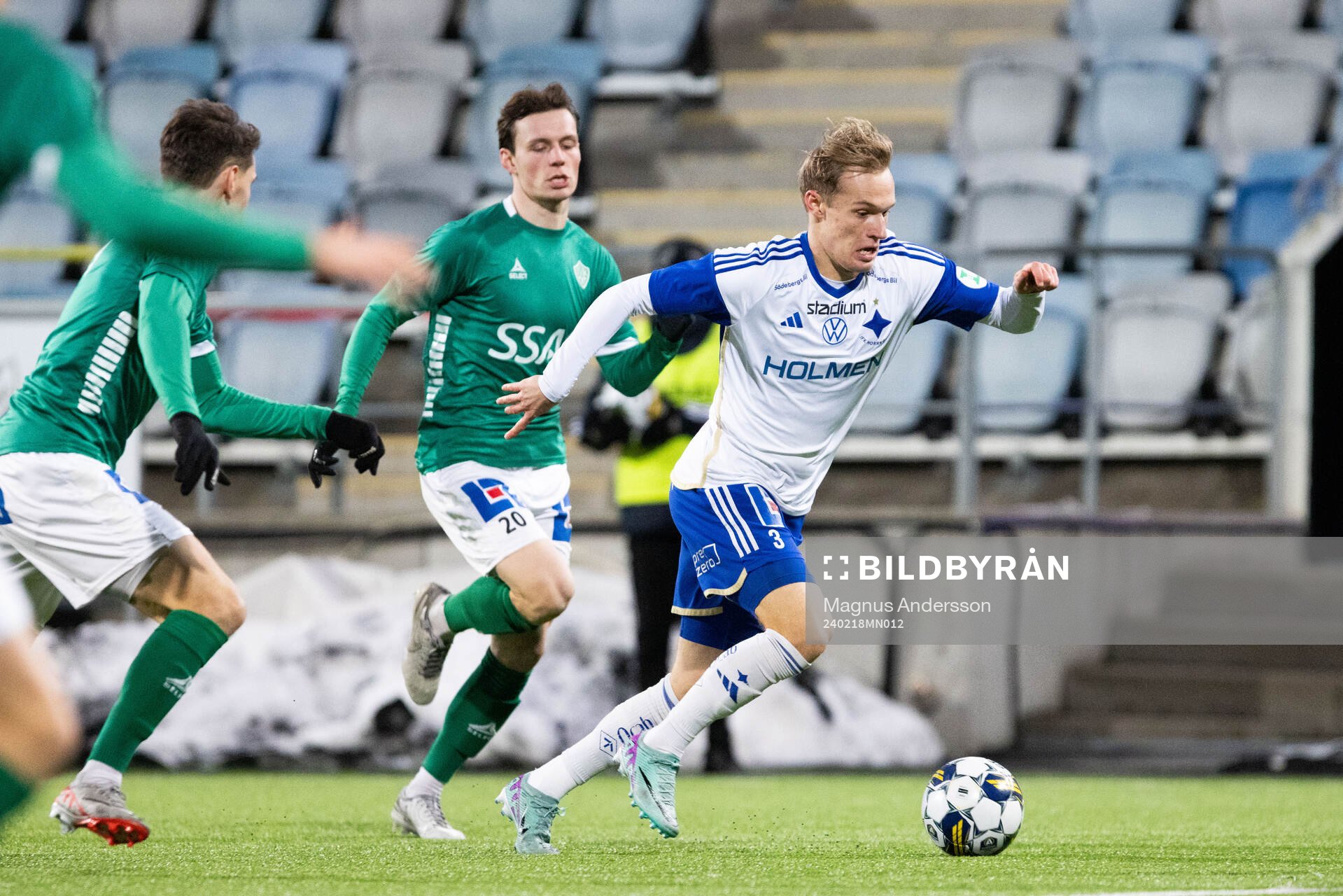 Brages Filip Sjöberg och IFK Norrköpings Marcus Baggesen under fotbollsmatchen i Svenska Cupen mellan IFK Norrköping och Brage den 18 februari 2024 i Norrköping. 