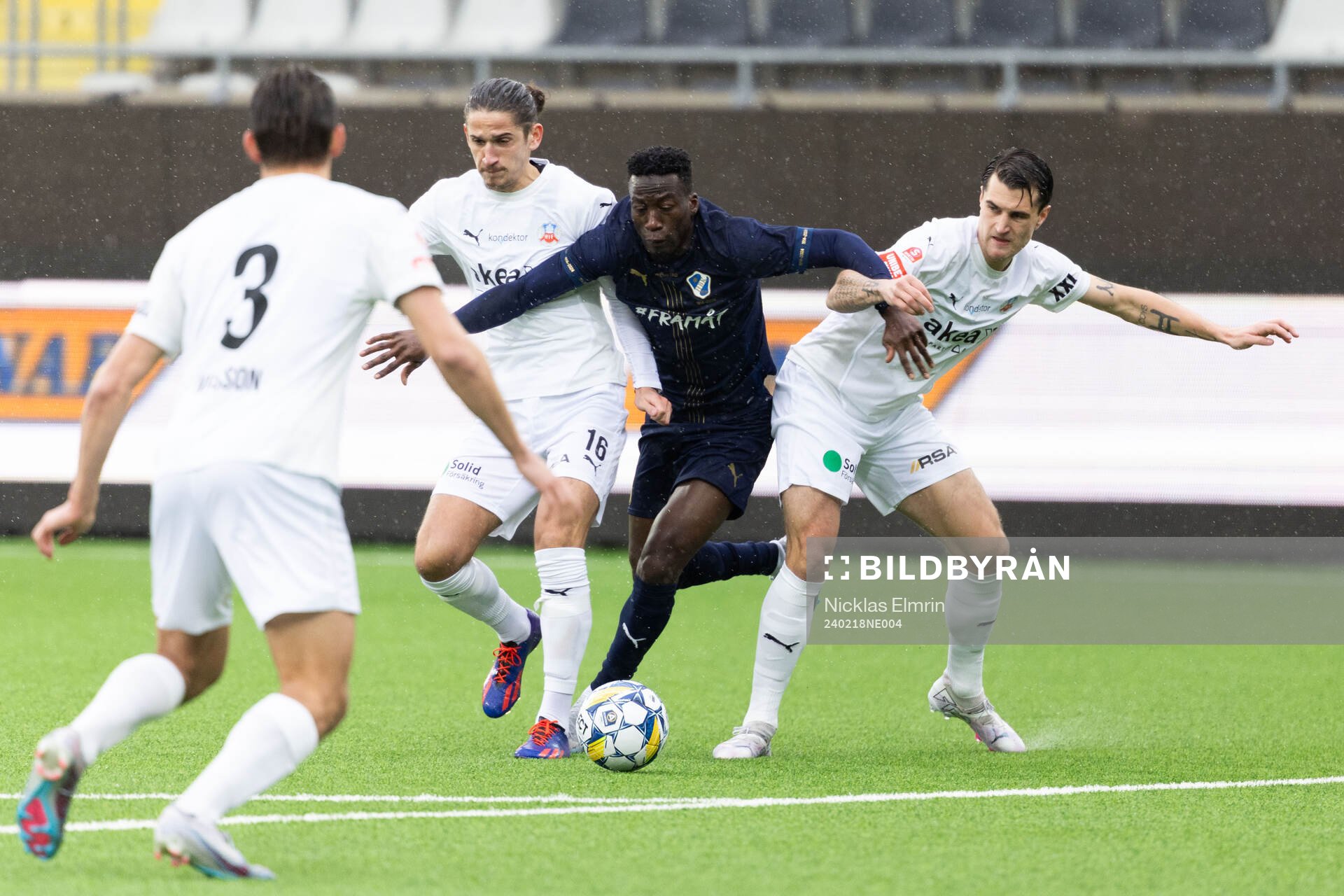 Helsingborgs Ervin Gigovic och Jon Birkfeldt mot Halmstads