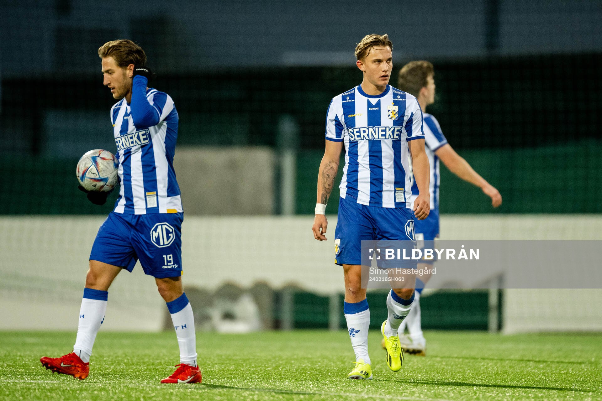 IFK Göteborgs Arbnor Mucolli och Linus Carlstrand deppar