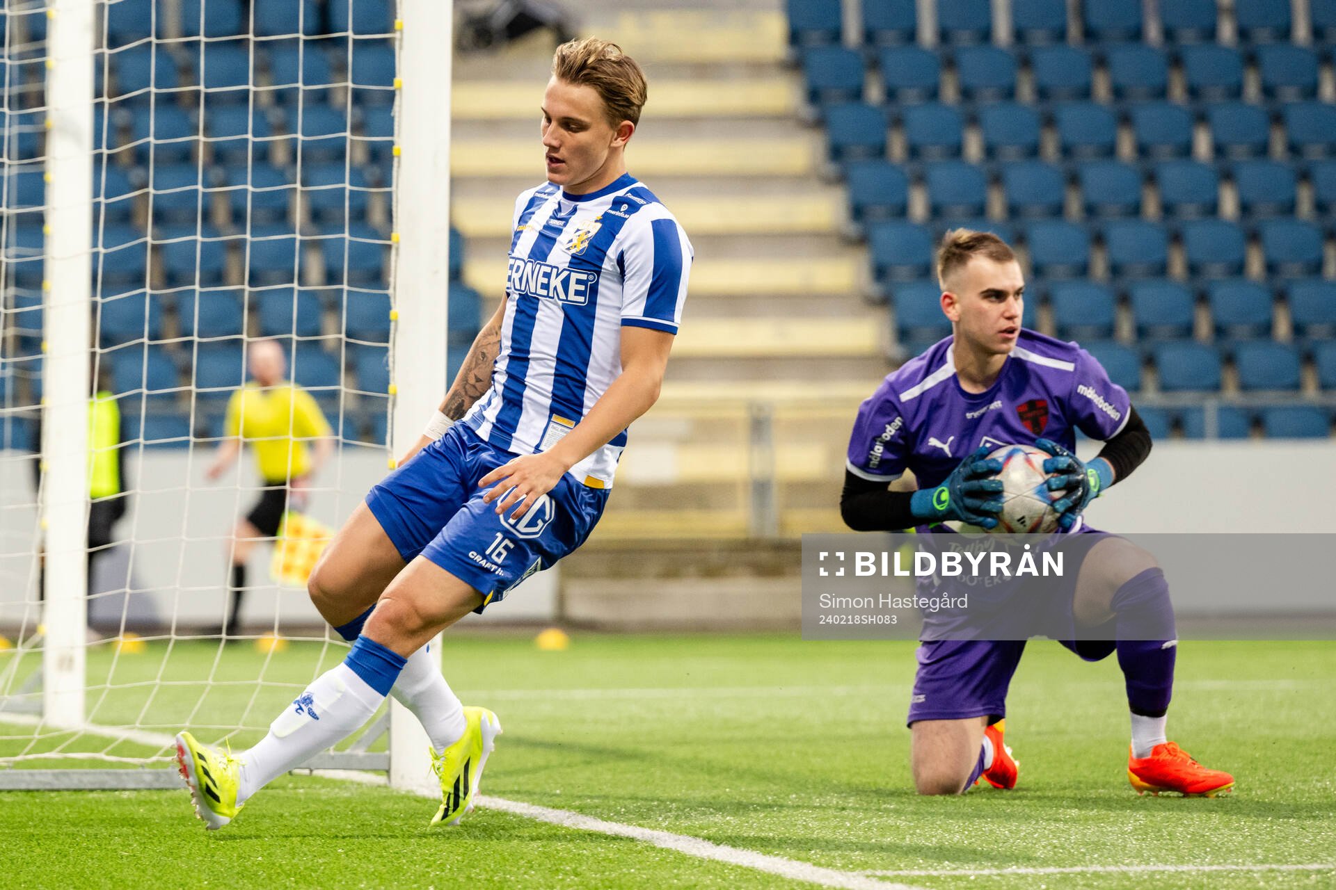 IFK Göteborgs Linus Carlstrand och Nordic Uniteds målvakt