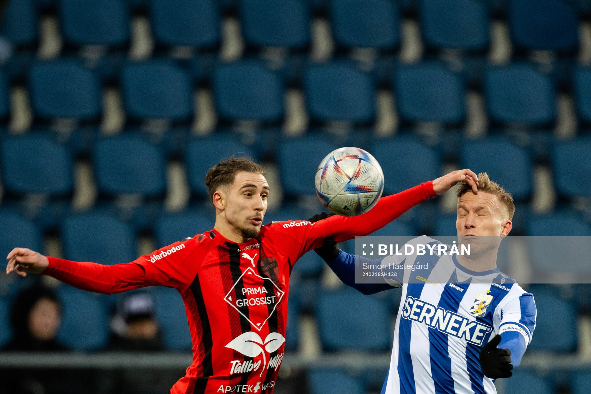 Nordic Uniteds Aziz Harabi och IFK Göteborgs Oscar Wendt