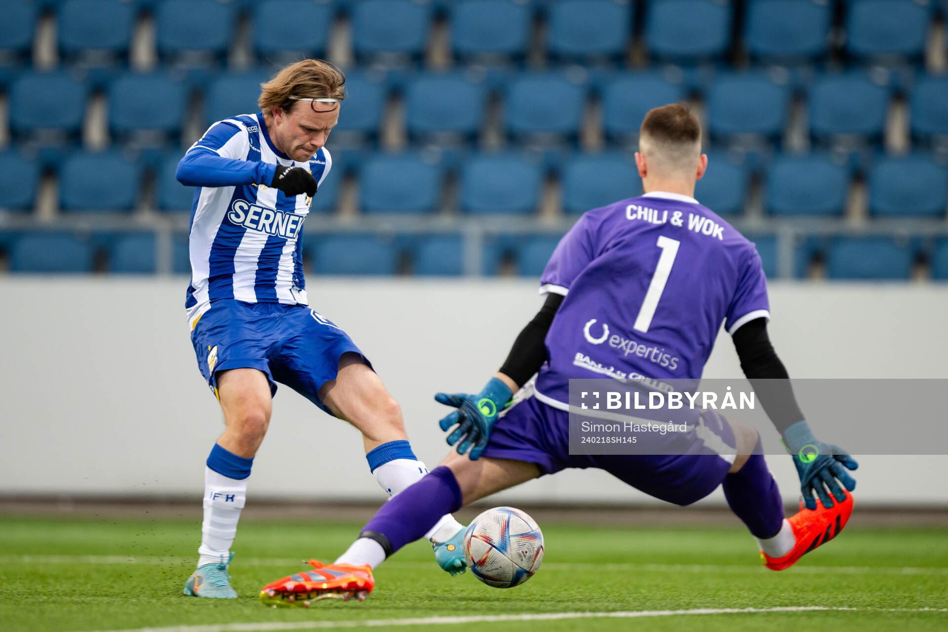 IFK Göteborgs Oscar Pettersson och Nordic Uniteds målvakt
