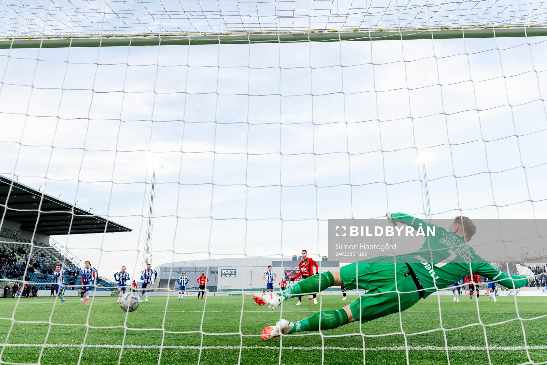 Nordic Uniteds Yoann Fellrath gör 1-0 bakom IFK Göteborgs