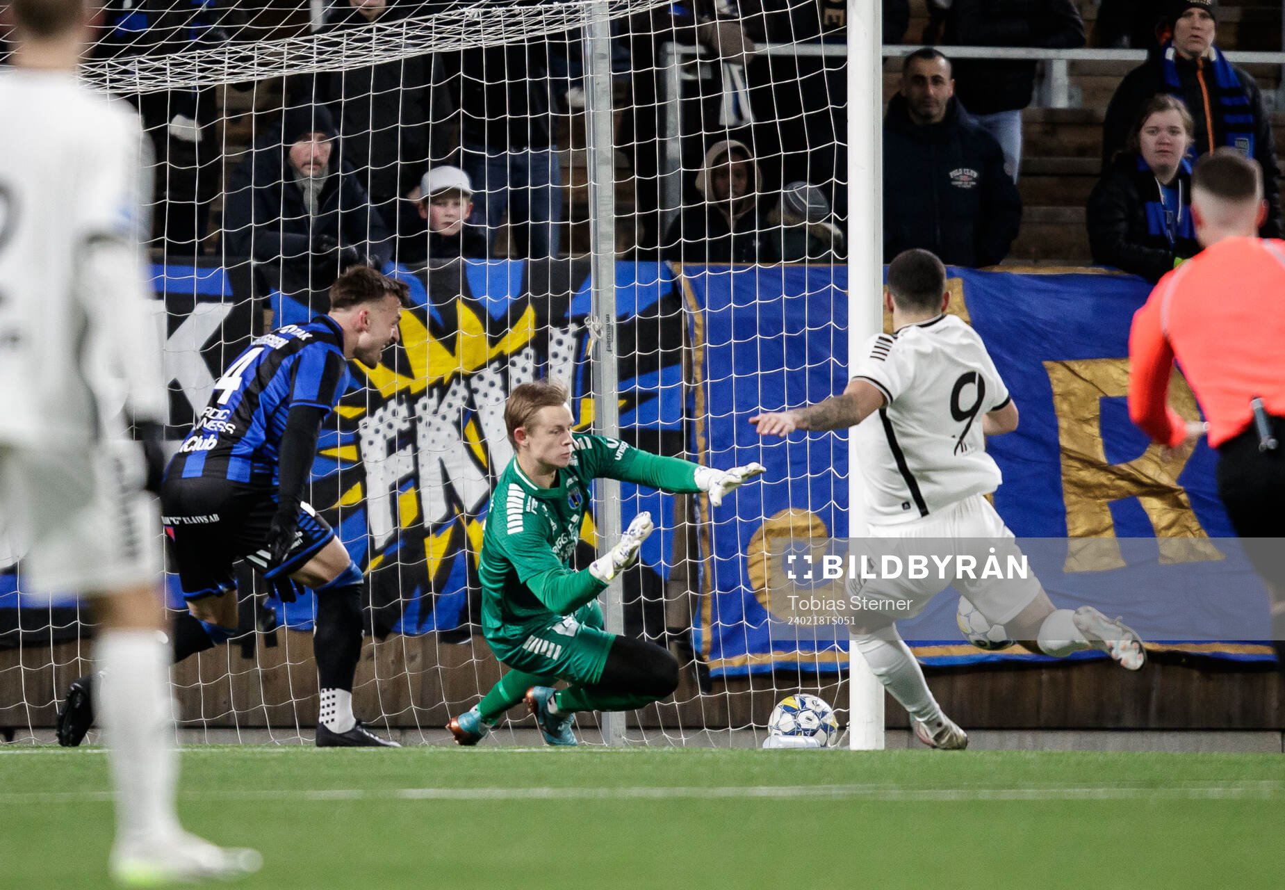 Sirius målvakt Jakob Tånnander och Utsiktens Lucas Lima