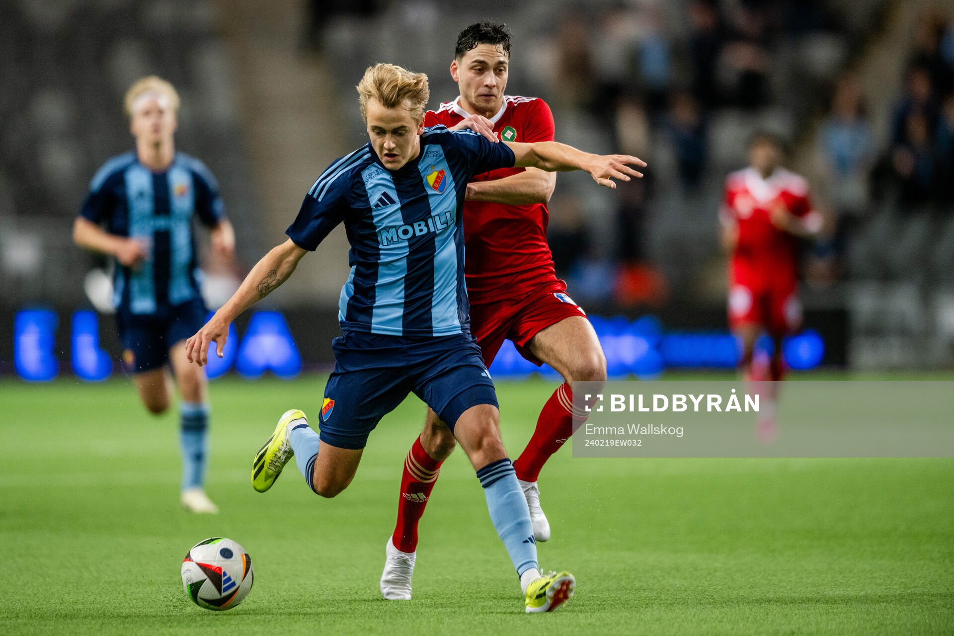Djurgårdens Oskar Fallenius och Skövde AIKs Armend Suljev