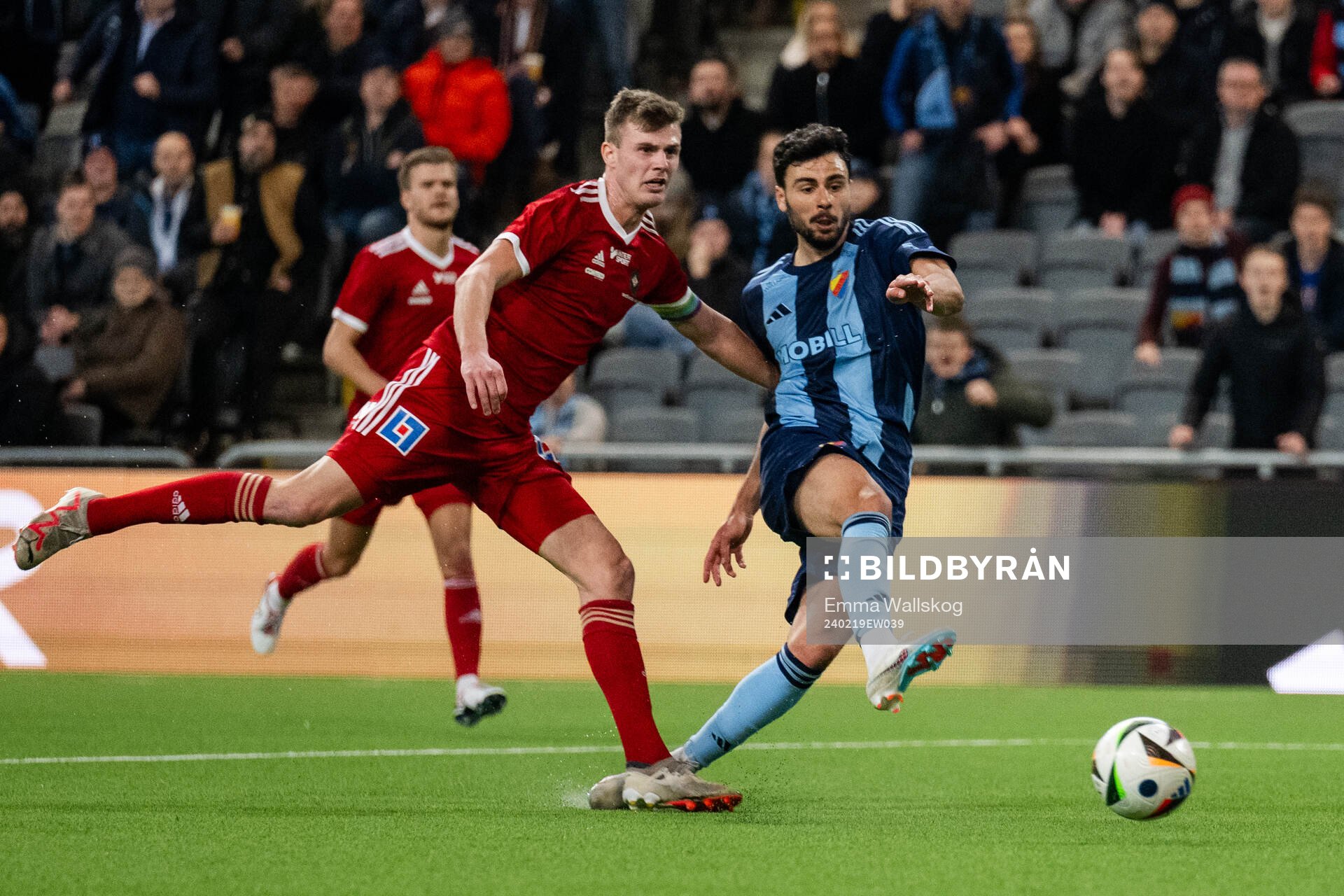 Skövde AIKs Filip Schyberg och Djurgårdens Deniz Hummet