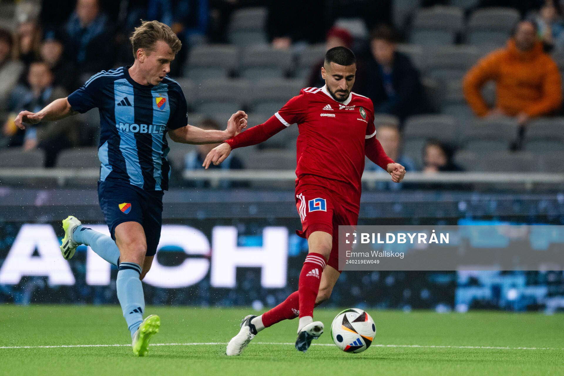 Djurgårdens Rasmus Schuller och Skövde AIKs Elmar Abraham