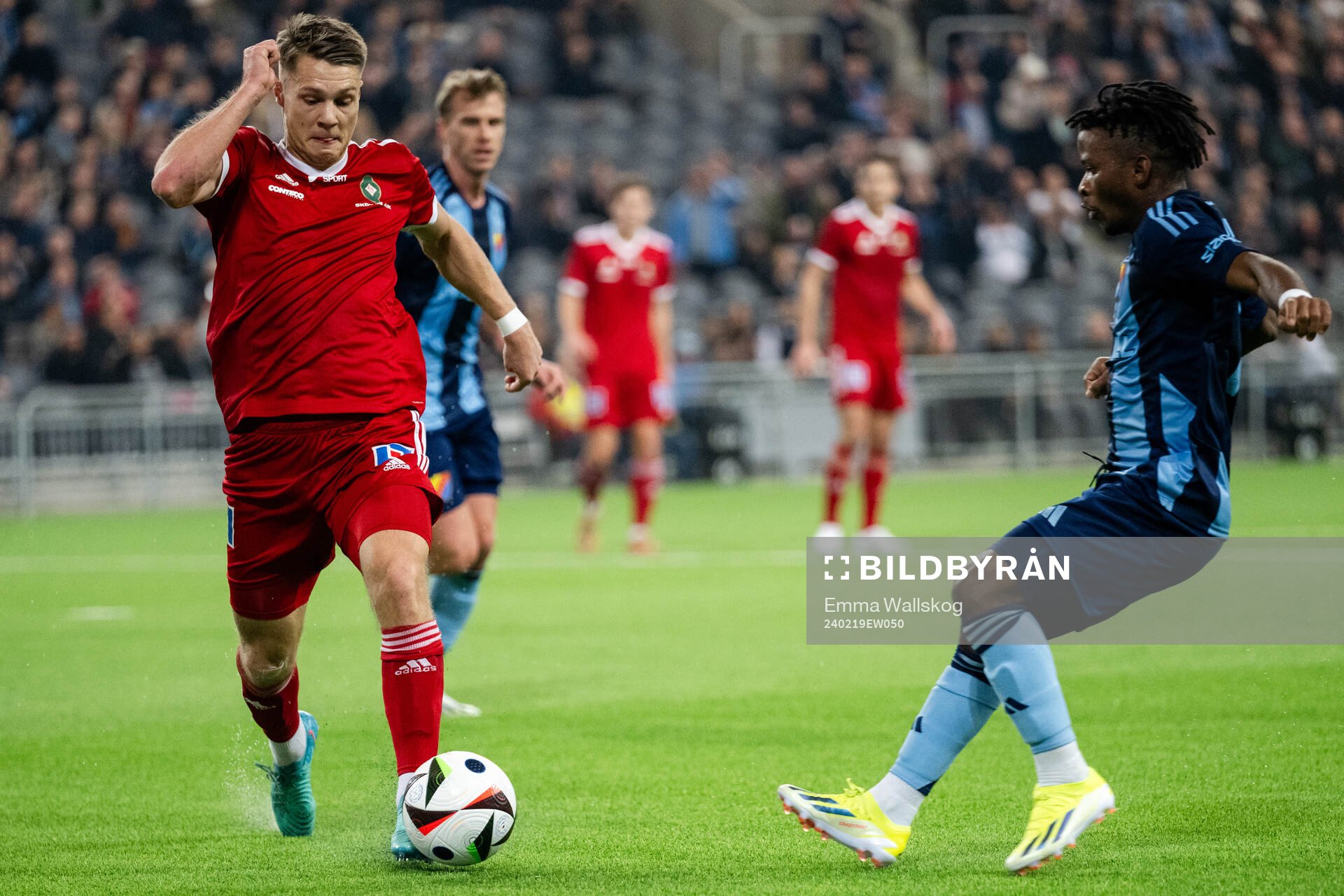 Skövde AIKs Gustav Broman och Djurgårdens Felix Vá