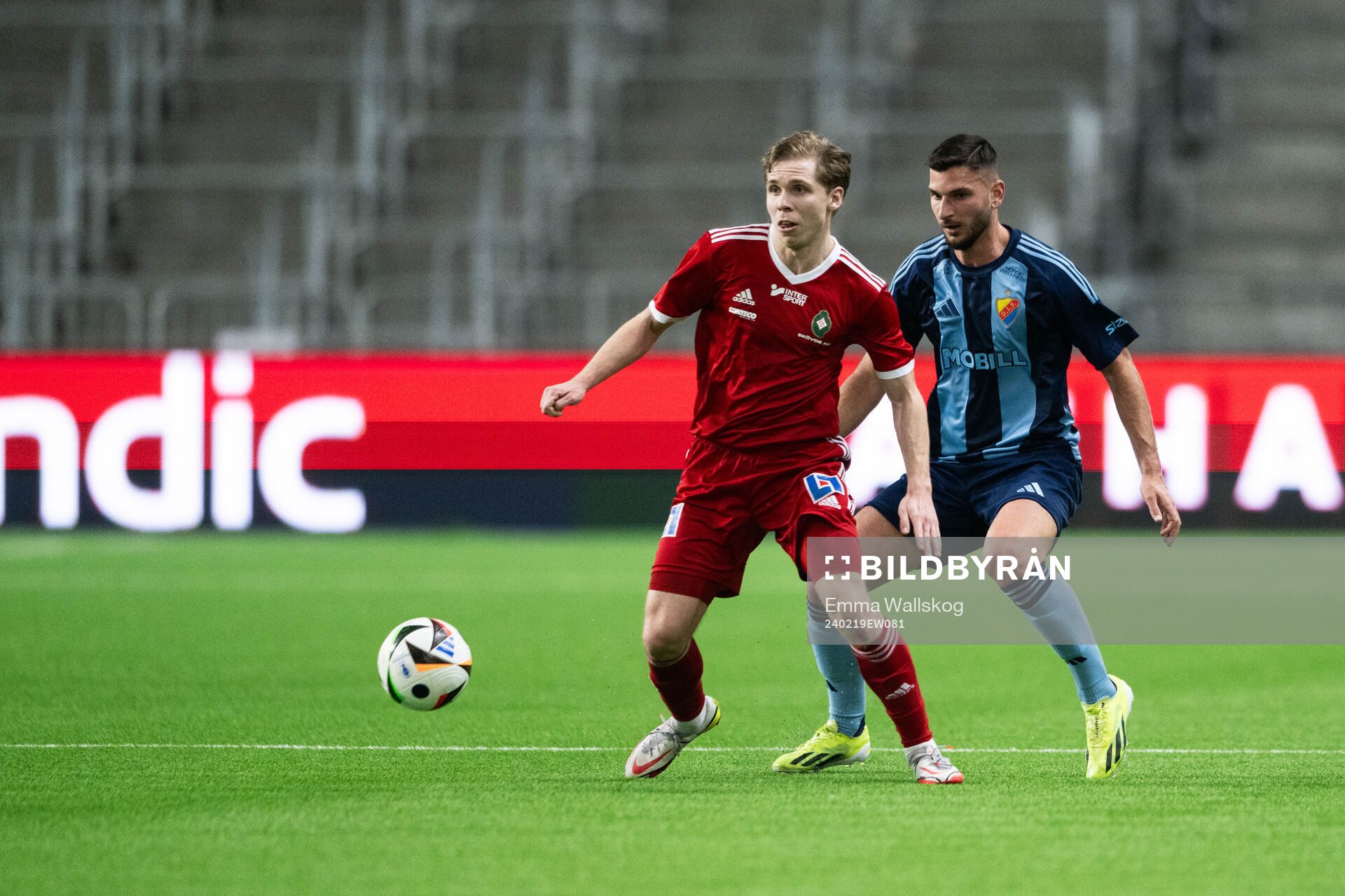 Skövde AIKs Samuel Sörman och Djurgårdens Besard Sabovic