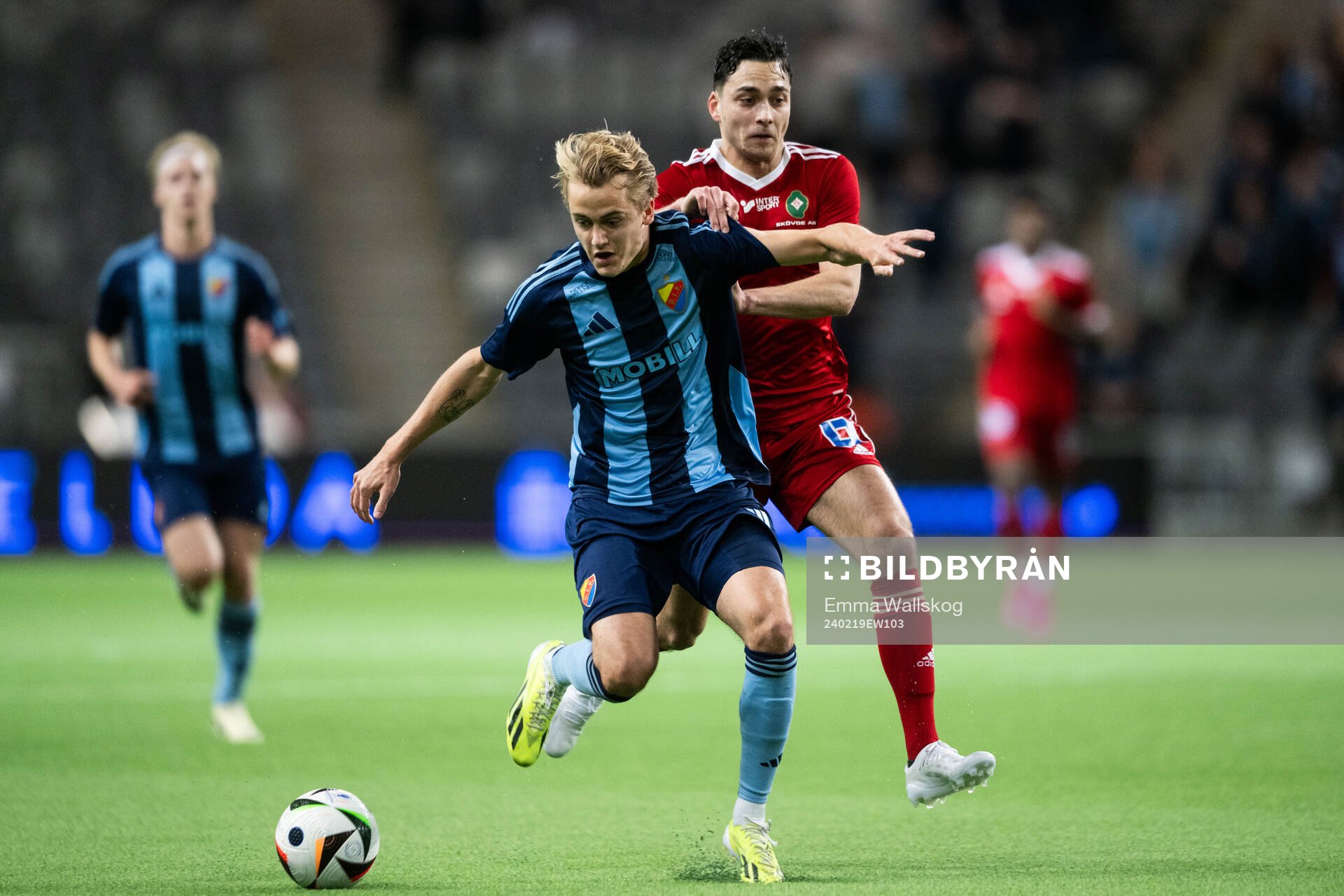 Djurgårdens Oskar Fallenius och Skövde AIKs Marcus Mikhail