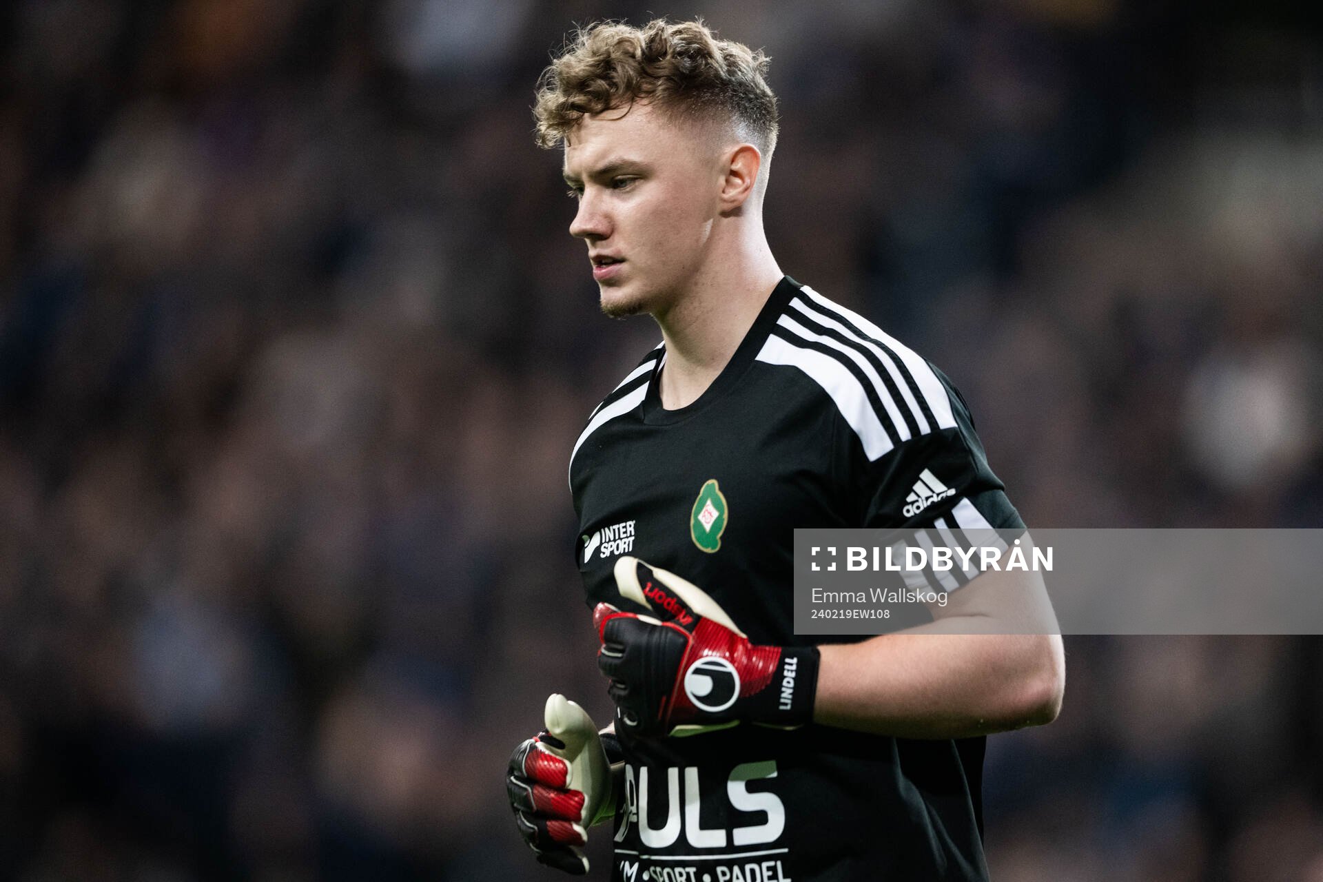 Skövde AIKs målvakt Otto Lindell under fotbollsmatchen i Svenska Cupen mellan Djurgården och Skövde AIK den 19 februari 2024 i Stockholm.