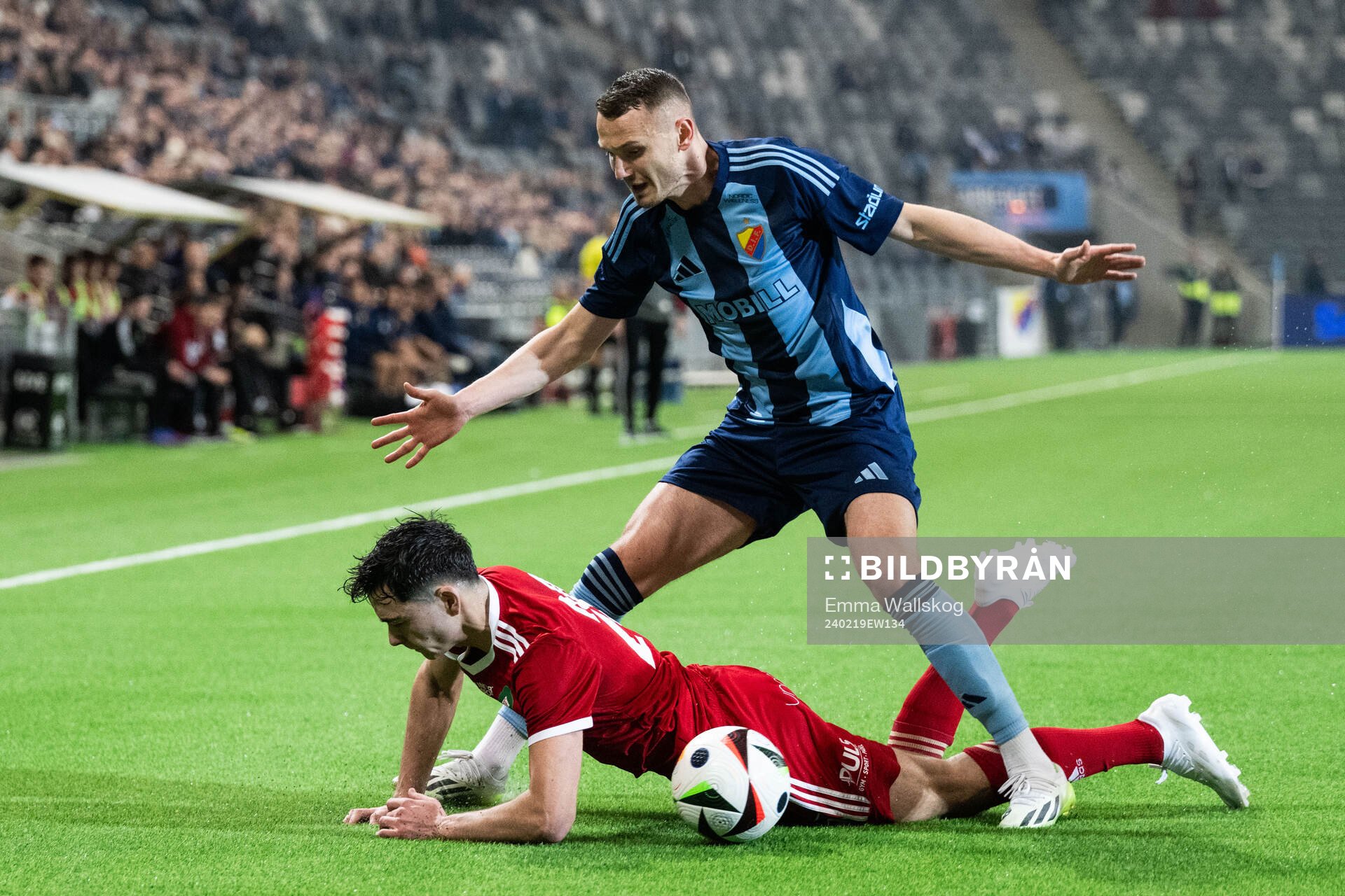 Skövde AIKs Armend Suljev och Djurgårdens Piotr Johansson