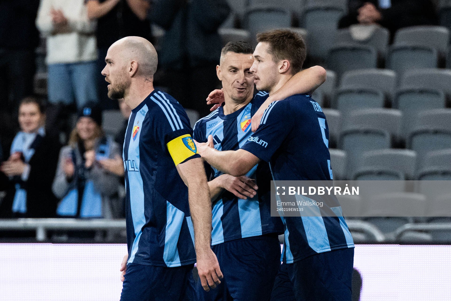 Djurgårdens Miro Tenho jublar med Marcus Danielson och Haris Radetinac efter 2-0 under fotbollsmatchen i Svenska Cupen mellan Djurgården och Skövde AIK den 19 februari 2024 i Stockholm.