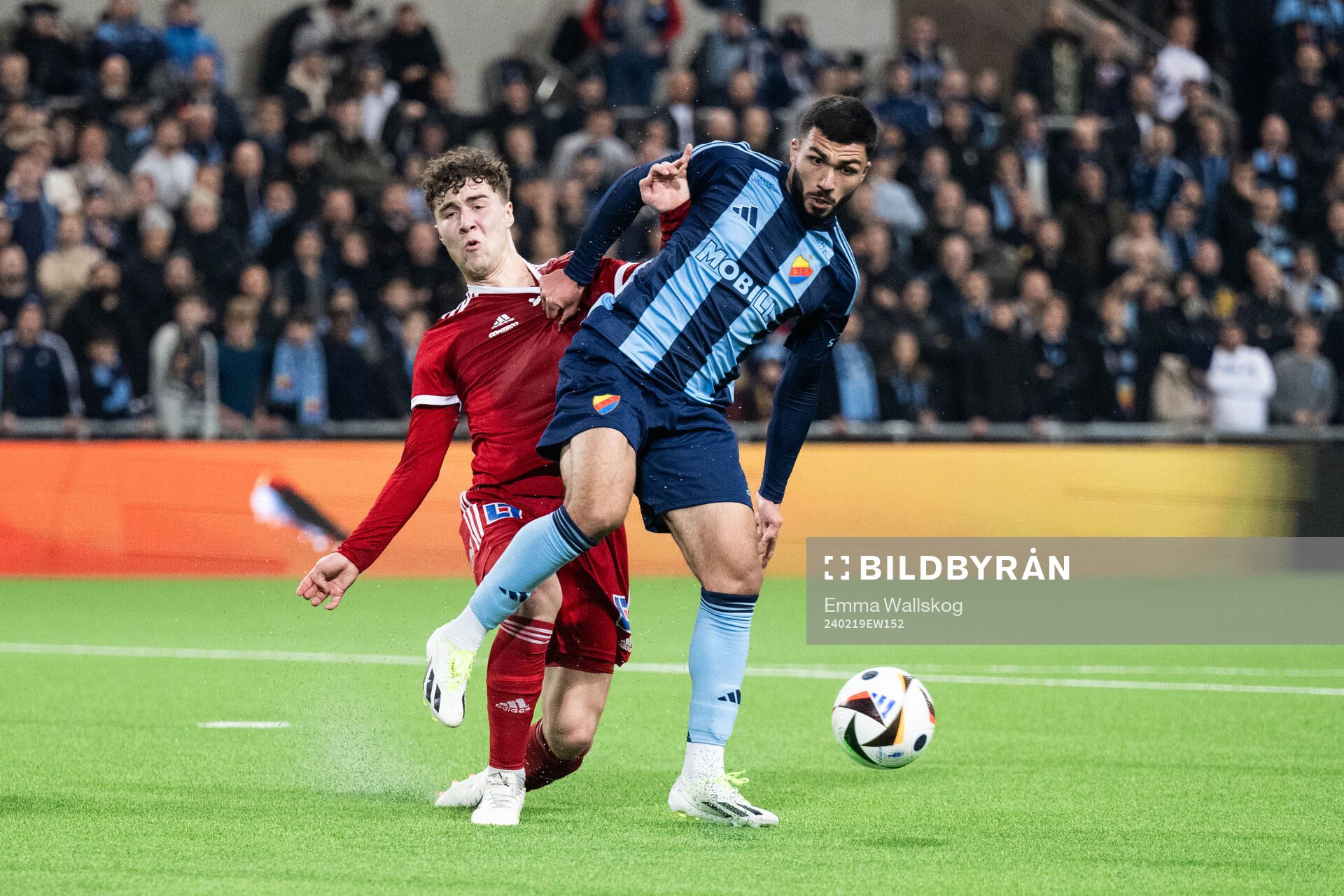 Skövde AIKs Filip Drinic och Djurgårdens Musa Qurbanli
