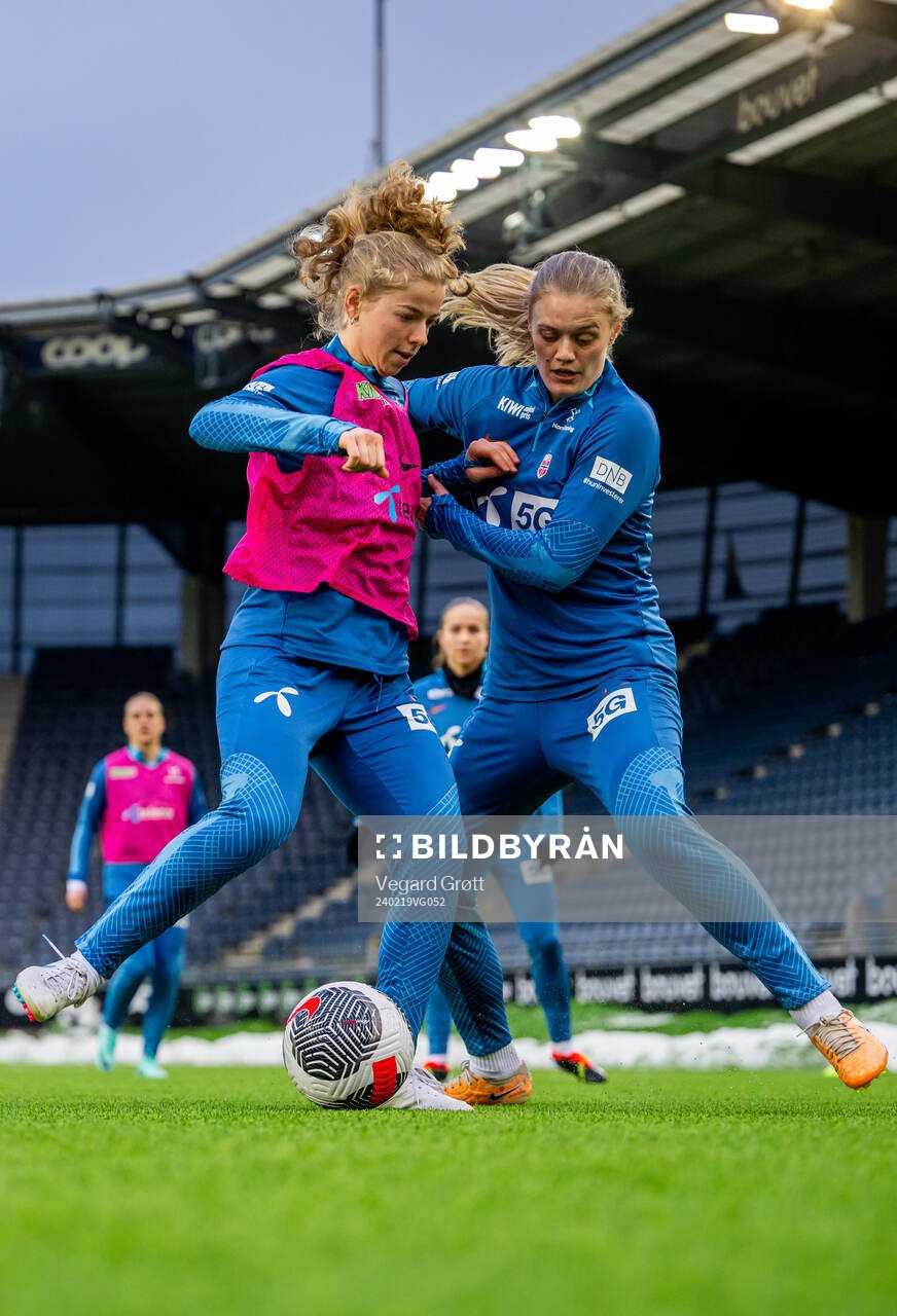 Justine Kielland and Mathilde Harviken of the Norwegian
